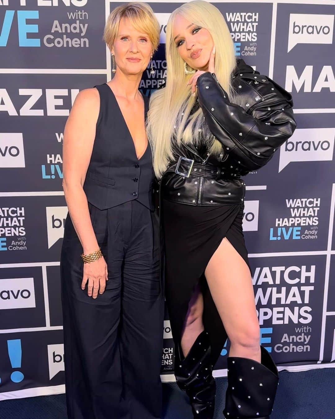 シンシア・ニクソンのインスタグラム：「It’s Cynthia and it’s @kimpetras on Watch What Happens Live! Watch us and our bartender @nicholas.hamilton at 10:30pm on @BravoTV 🌈 #WWHL」