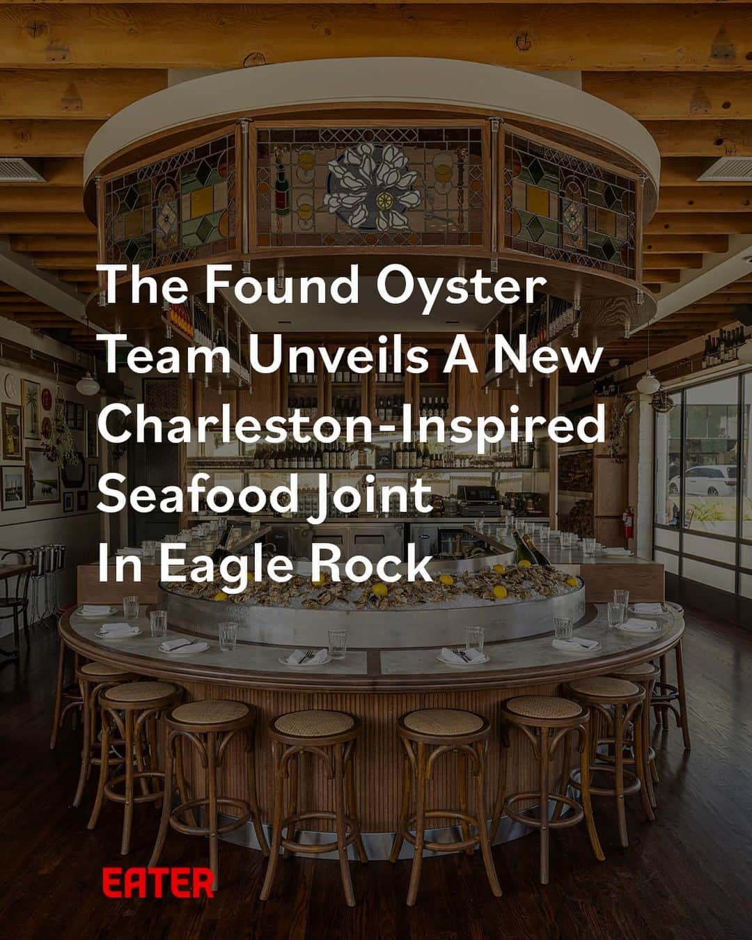 のインスタグラム：「Those in Eagle Rock will soon be able to experience Queen St. (@queenstla), a new raw bar and seafood grill located on York Boulevard. Queen St. will honor Charleston, South Carolina with raw and wood-fire grilled seafood starting July 6. Seafood enthusiasts can expect a dining room filled with 1940s charm, including a large horseshoe-shaped bar and an eye-catching oyster display. There’s plenty of fresh and grilled dishes on deck, including clams, ceviche, Cantabrian anchovy and tomato bread pudding, and Carolina gold crab rice. Hit the link in our bio to read the report from LA editor Virali Dave (@virali).  📸: @wonhophoto」
