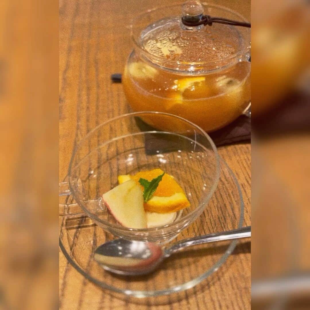 久保亜沙香のインスタグラム：「#6月最終日 𖠚ᐝ 🍊🍎🍌  おはようございます。  💜 ・ ・ #asakakubo #久保亜沙香 #久保 #亜沙香 #asaka #kubo #follow  #photo #live #actress #singer #sofvidesigner#japanese #japanesegirl #japan #舞台 #舞台女優 #役者 #撮影 #写真 #フォロー #日本人」