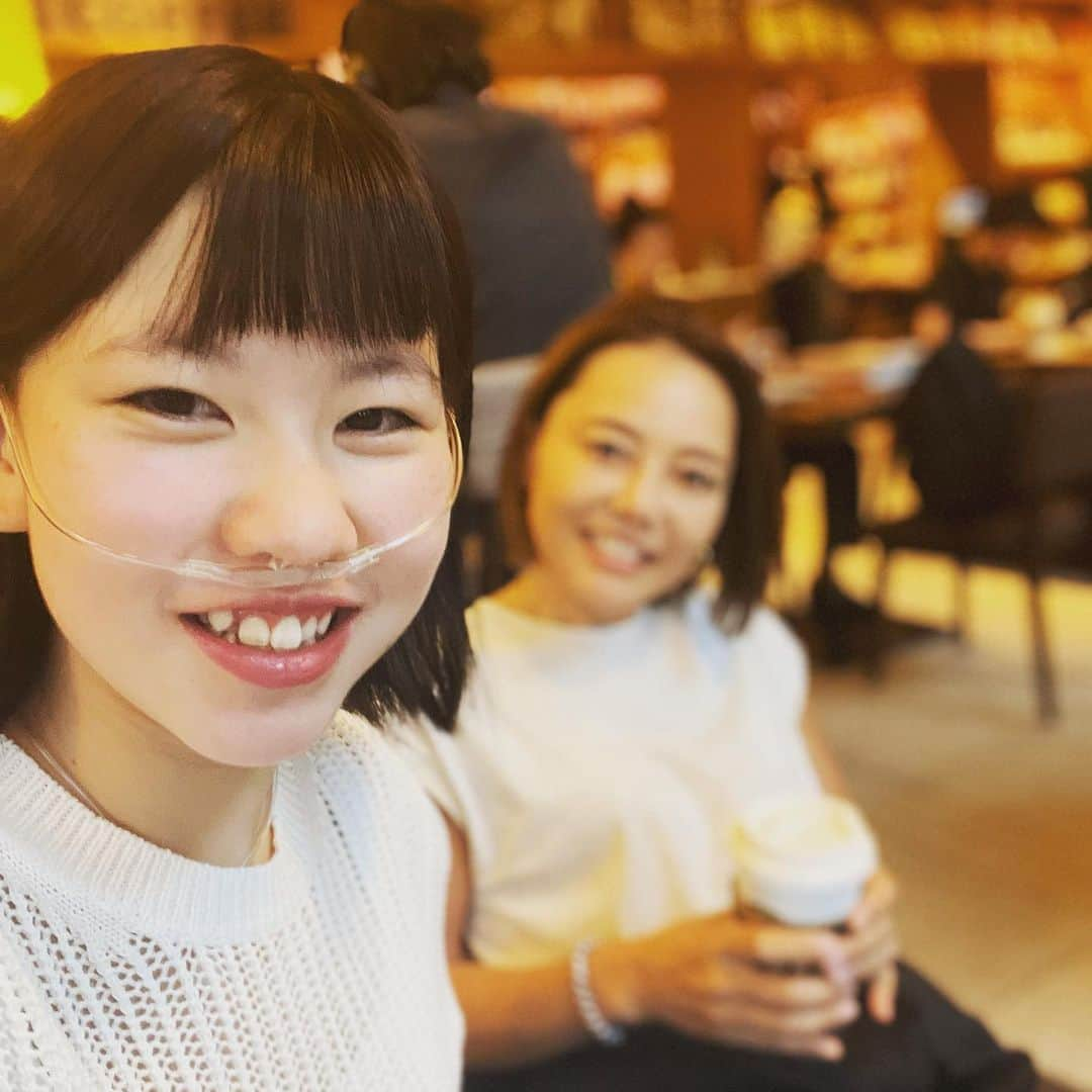 yukiのインスタグラム：「おはようございます。  修学旅行で、みるかが家におりません🥲  よっしゃー！自由！！ と思いきや、自由の仕方がわからないし おっきい森さんとは会話がなく お互いマイペースなのでやりたいことをして 静かに過ごす…という、もはや老夫婦👴🏼👵🏽  我々、みるちゃんが大大大好きなもので 帰りが待ち遠しいです🩷  #milkaの学校生活 #老夫婦感」