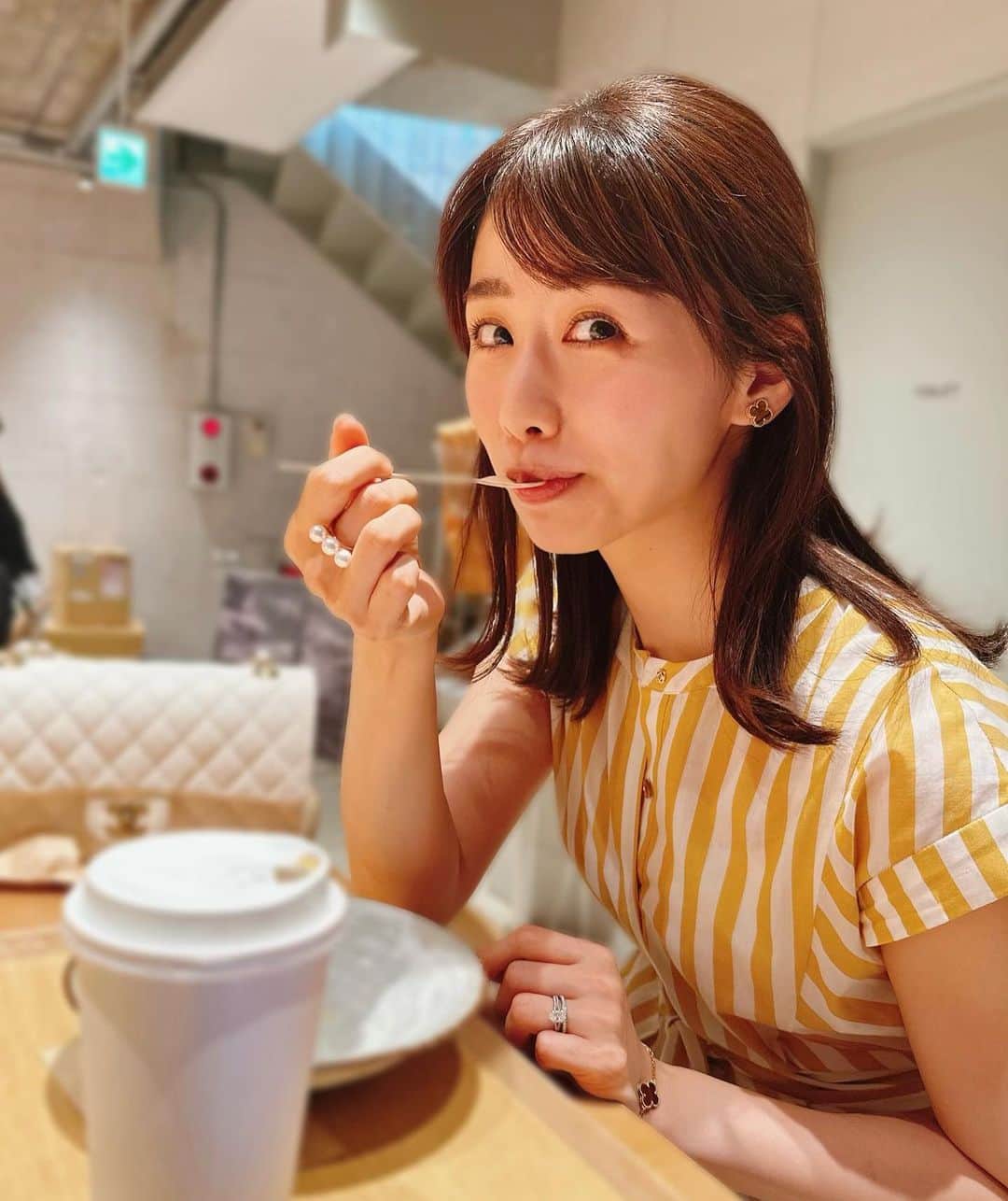 伊藤京子のインスタグラム：「美味しいバスクチーズケーキを食べてにんまり🥰😋🧁 . . 今日は一日ロケ！ 楽しんできます🌼 . #チーズケーキ#映画の後のおやつタイム #投稿し直したらチーズケーキの写真が消えてしまった😂」