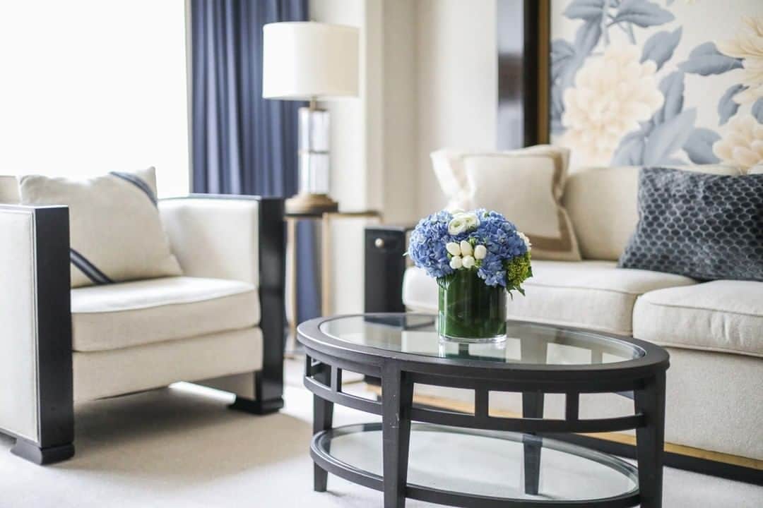のインスタグラム：「Your bright, airy Chicago abode awaits at @thepeninsulachi. #penmoments  📸: @alialistone」
