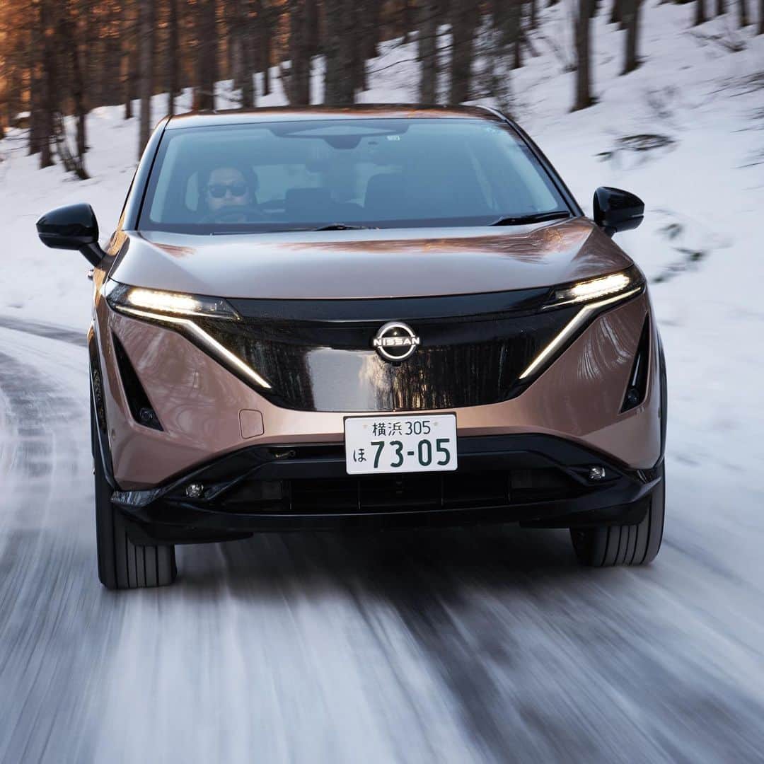 Nissanさんのインスタグラム写真 - (NissanInstagram)「How confident are you driving in snow? The Nissan Ariya's e-4ORCE drive system controls the driving force of the 4 wheels according to every situation ⛰  #Nissan #e4ORCE #Ariya #Adventure #Snow #NissanAriya」7月2日 22時30分 - nissan