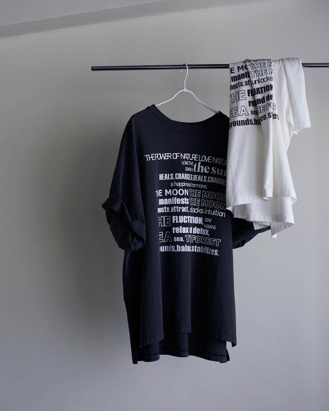 のインスタグラム：「⁡ GENE HEAVENS @geneheavens_official  ⁡ ◼︎ビックTシャツ #6003113019 ¥8,800(with tax) black / white ⁡ ⁡ ⁡ #ROSEBUD #ROSEBUD2023ss #ローズバッド #GENEHEAVENS #ビックTシャツ #ロゴTシャツ ⁡ ⁡」