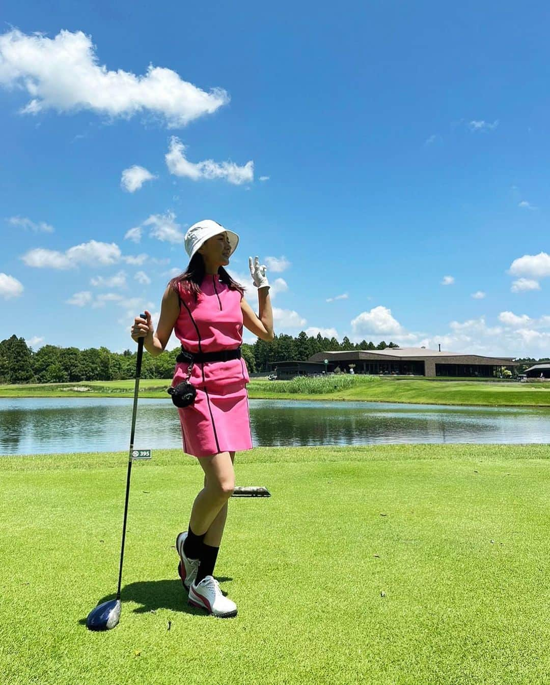 桐山マキさんのインスタグラム写真 - (桐山マキInstagram)「. . . GOLF ⛳️  可愛いゴルフウェア @perfect_tan_official  を着て♡  @yopi0117  にお誘い頂き 10年以上ぶりの ラウンドへ♡  優しい ステキメンバーと 贅沢な場所で 最高すぎました♡ ありがとうございました♡  ウェア可愛いと テンションあがる♡ #japan #golf #fashion #perfecttan  #love #dryopi #happy #luxury  #happymembers  #thankyou  #alot  #10年以上振り #ゴルフ #ラウンド #大好きメンバー #ヨピたん #ありがとう #ゴルフ女子 #⛳️」6月29日 23時54分 - maki_kiriyama