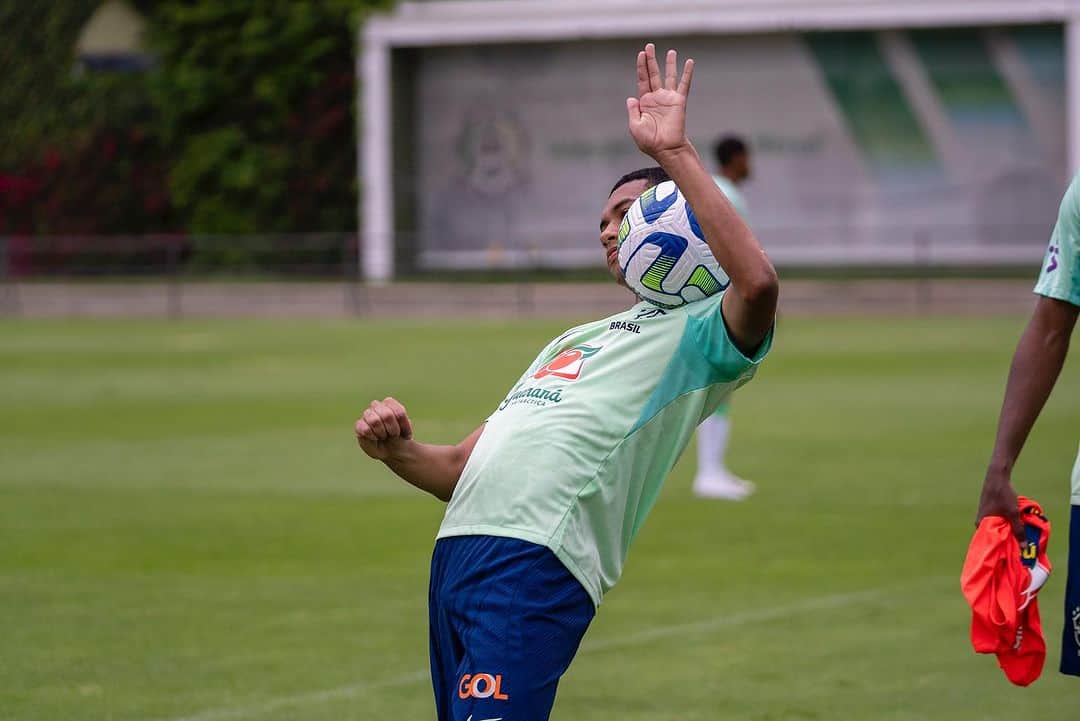 のインスタグラム：「🤩💪  Nesta quinta-feira (29), a Seleção Brasileira Sub-17 faz seu último treino antes do duelo contra o México.  🇧🇷 x 🇲🇽 🗓️: 30 de junho (sexta-feira) ⏰: 18h (BRA) - 15h (MEX) 🏟️: Estádio Nemesio Díez - Toluca (MEX)  📷: @nterme / CBF」