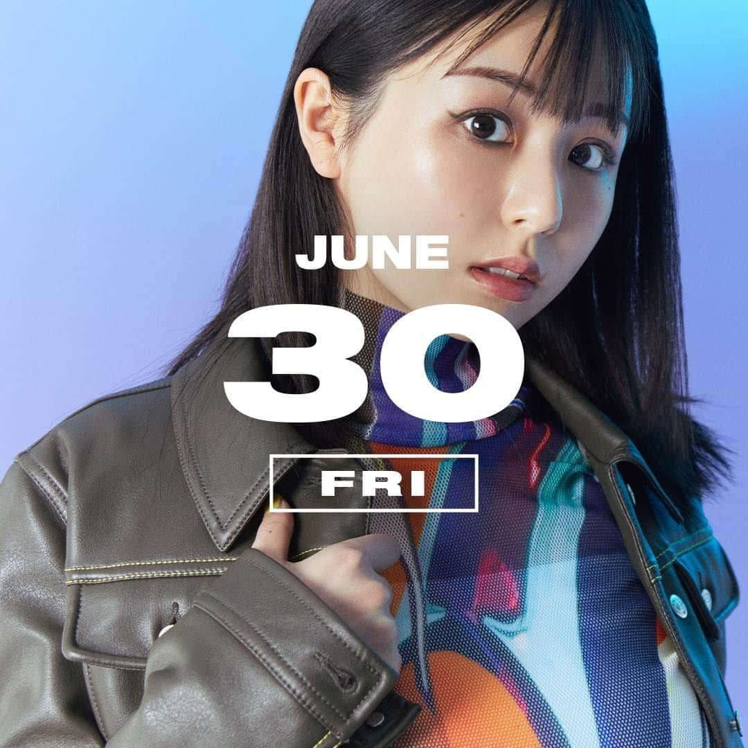 NYLON JAPANさんのインスタグラム写真 - (NYLON JAPANInstagram)「6月30日は『ソーシャルメディアの日』。生活の一部といえるくらい、私たちの日々に欠かせない存在のSNS。#SMDay で、世界中の人々と繋がることができるSNSに感謝しよう。カラフルなアイコンをイメージソースにしたファッションで、くりえみが6月最後の日をお祝い。  NYLON.JPでは「365日、毎日がアニバーサリー」をテーマに、ファッショナブルでユニークなスタイリングを毎日提案しているよ！  nylon.jp/365/2023/0630  MODEL：KURIEMI @kurita__emi  #365anniversary #fashion #makeup #bomdiaeauty#style #今日は何の日 #make #nylonjapan #nylonjp #coordinated #coordinates#ootd #outfit #coordinate  #photography #beautiful #photooftheday」6月30日 0時00分 - nylonjapan