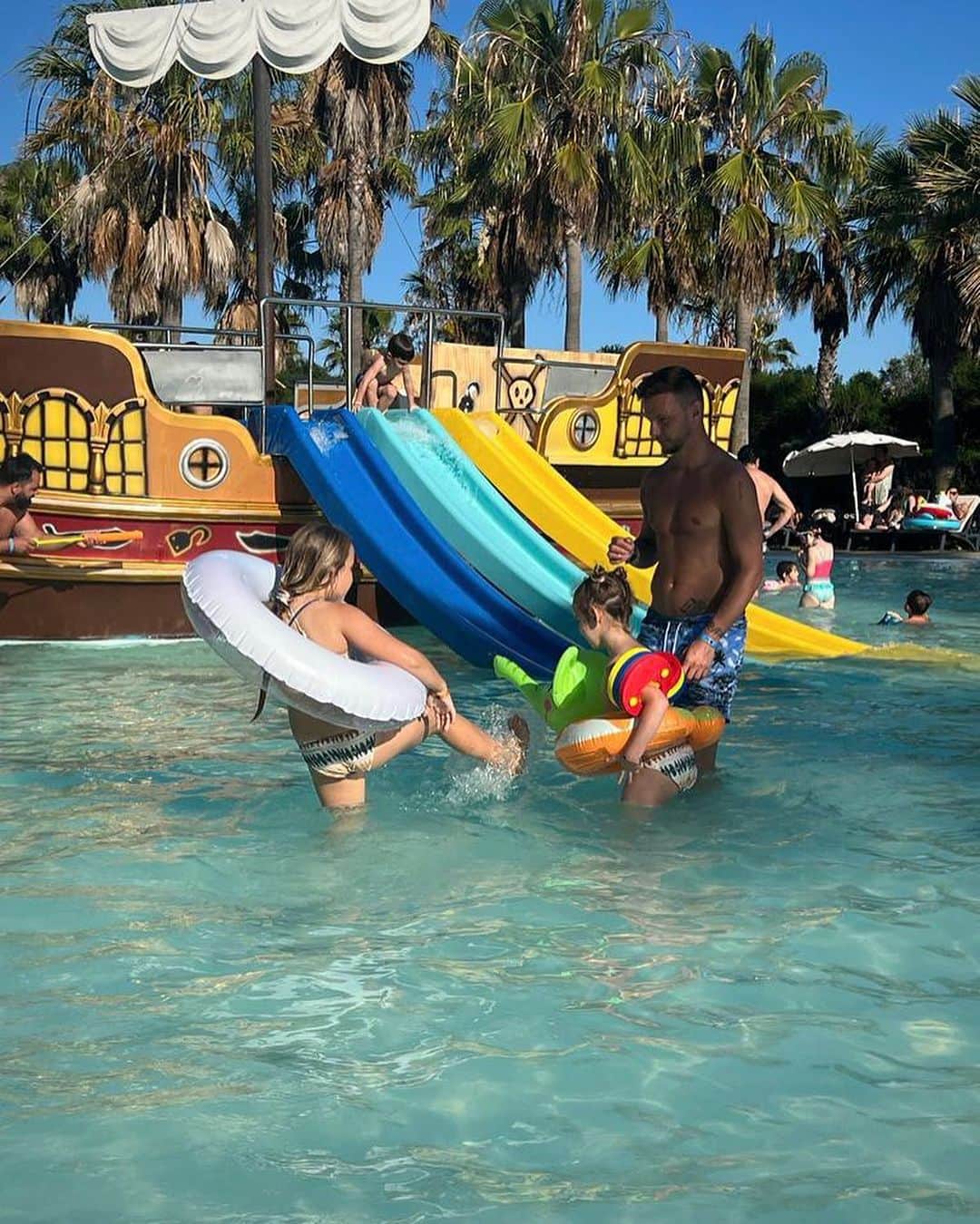 イヴァン・ラキティッチのインスタグラム：「Family holidays 💦🐠☀️😍 @nauhotels   #nauhotels #rakitic  #nausalgadospalace」