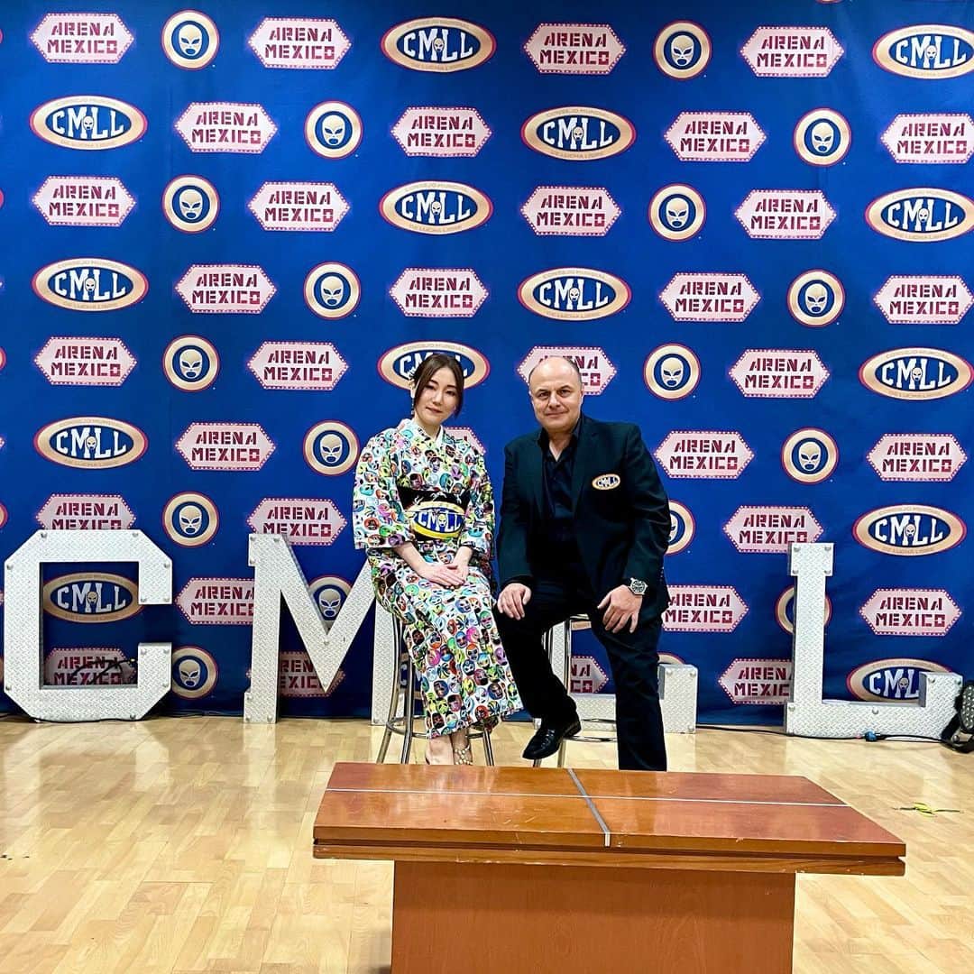 元井美貴のインスタグラム：「Me presenté en el programa del CMLL INFORMA ayer. Me alegro de volver a ver al Sr. Julio Cesar Rivera. Muchísimas gracias✨」