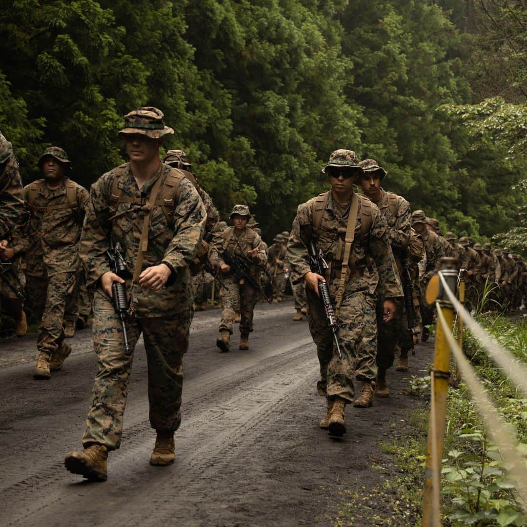 アメリカ海兵隊さんのインスタグラム写真 - (アメリカ海兵隊Instagram)「A Good Day For a Hike ⛰️   📍  Combined Arms Training Center Camp Fuji, Shizuoka, Japan (June 24, 2023)   #Marines with @3rdMLG conduct a 9-mile conditioning hike.  The Marines hike to build esprit de corps, foster force readiness, and increase morale.   📷 (U.S. Marine Corps photo by Lance Cpl. Federico Marquez)  #USMC #SemperFi #hikelife #hiking」6月30日 0時06分 - marines