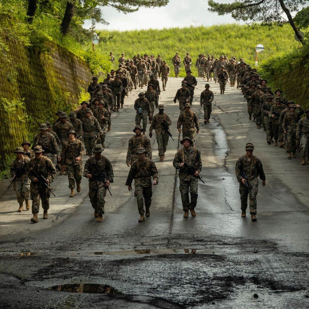 アメリカ海兵隊のインスタグラム：「A Good Day For a Hike ⛰️   📍  Combined Arms Training Center Camp Fuji, Shizuoka, Japan (June 24, 2023)   #Marines with @3rdMLG conduct a 9-mile conditioning hike.  The Marines hike to build esprit de corps, foster force readiness, and increase morale.   📷 (U.S. Marine Corps photo by Lance Cpl. Federico Marquez)  #USMC #SemperFi #hikelife #hiking」