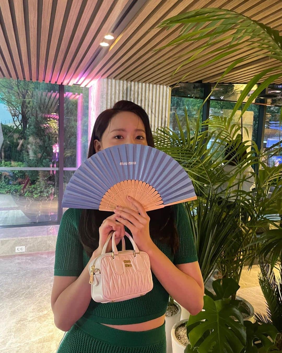 ユナさんのインスタグラム写真 - (ユナInstagram)「미융미융🩵🩵🩵 @miumiu  #miumiu  #miumiuclub」6月30日 0時07分 - yoona__lim