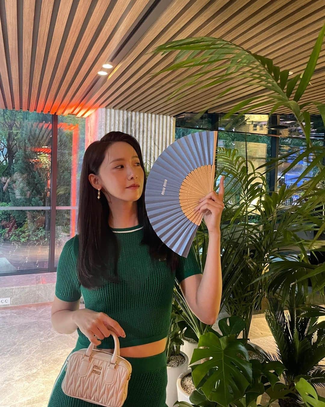 ユナさんのインスタグラム写真 - (ユナInstagram)「미융미융🩵🩵🩵 @miumiu  #miumiu  #miumiuclub」6月30日 0時07分 - yoona__lim