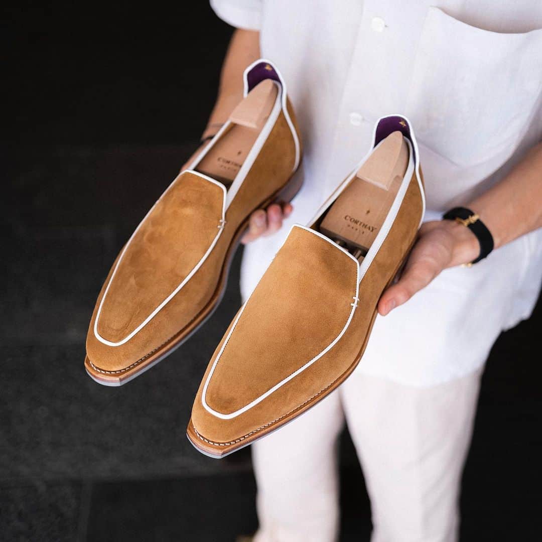 のインスタグラム：「[For Suede Leather Lovers]  Model : Brighton Loafer Leather : Suede Color : Castor  Available in special order www.corthay.com #corthay #summershoes」