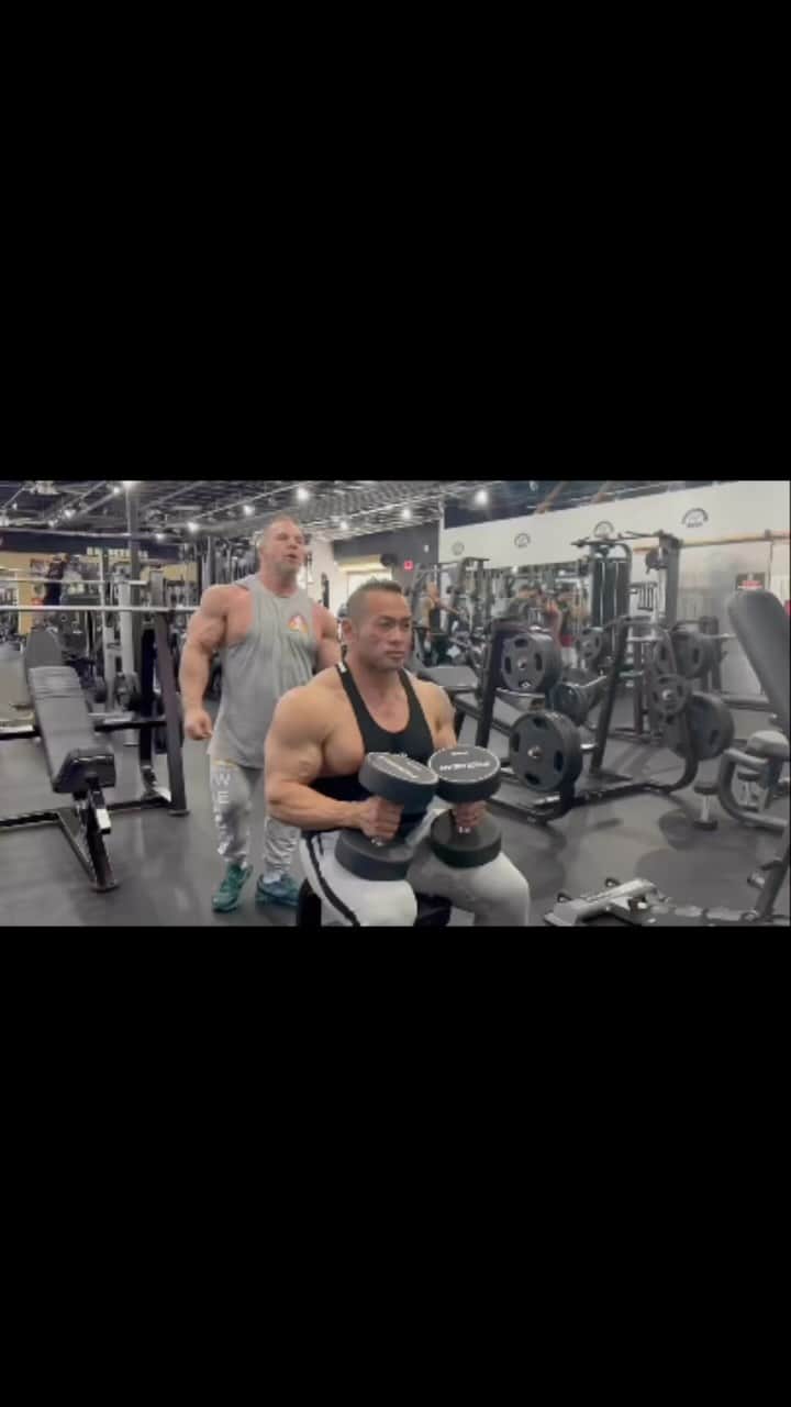 のインスタグラム：「Shoulder giant sets. No pain no gain.  痛み無ければ進歩無し。  トレーニング、栄養を学びたい人用動画講座👇 https://hidetada-yamagishi.shop  筋肉増強・体脂肪燃焼のためのサプリメント👇 https://www.bodicafe.com  オンライン指導(オンライン弟子) DMにてお問い合わせください。  Gym @powerhousegymlasvegas  Photographer @devinjteer   My workout team @drdoomoffroad  @iriskyle  @pedro12aguilar  Thank you my sponsors @americanmalewellness  @gaspari  @urbanicebotanicals  @evolgear  @on.japan  @lasvegasmuscleworks  @stimiron.jp @cardilloweightbelts」