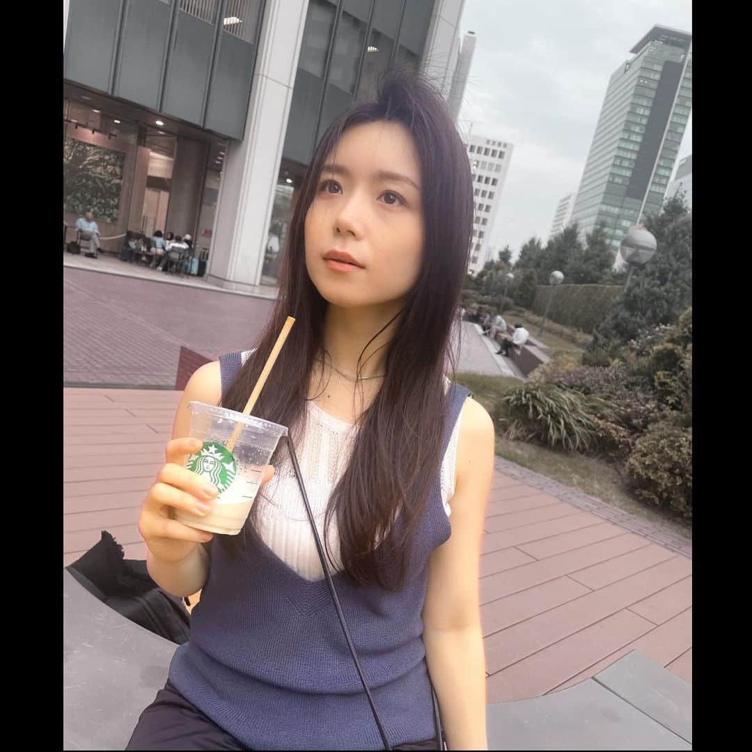 葉山柚子のインスタグラム：「#風の強い日 #スタバ #星巴克  #コーヒーフラペチーノ #😊」
