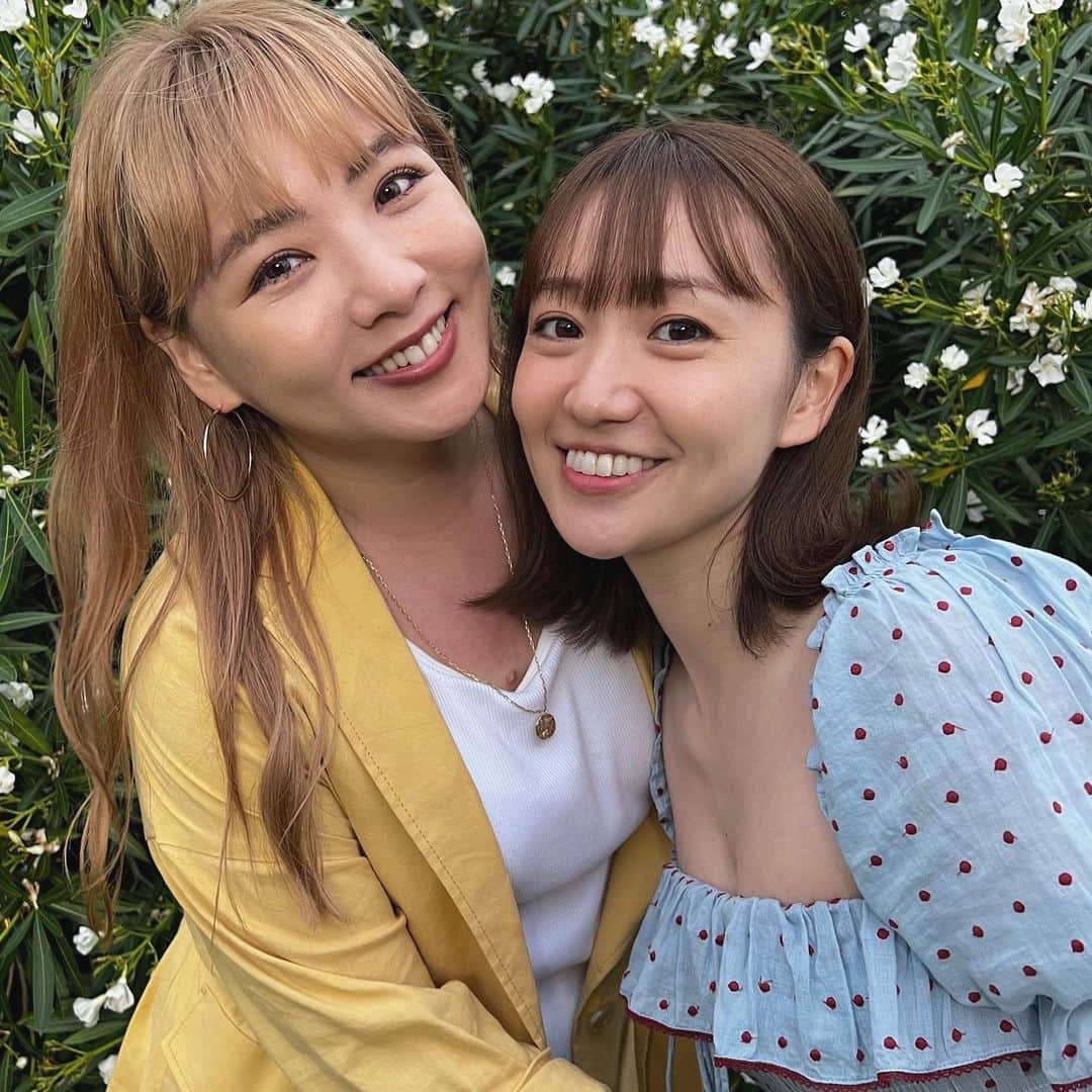 大島優子のインスタグラム：「野呂佳代初監督作品となるMVが 出来上がりました‼️ 「肩にインコ」🦜🎶 曲も最高の出来ですが MVも2人にしか出せない空気感で またひとつ、素敵なものを つくってくれました🥹✨  Tver、YouTubeで見れますので 🔍肩にインコ🔍で検索してみてね〜  初監督おめでとう🩵  そして  改めて、ありがとう🩵」