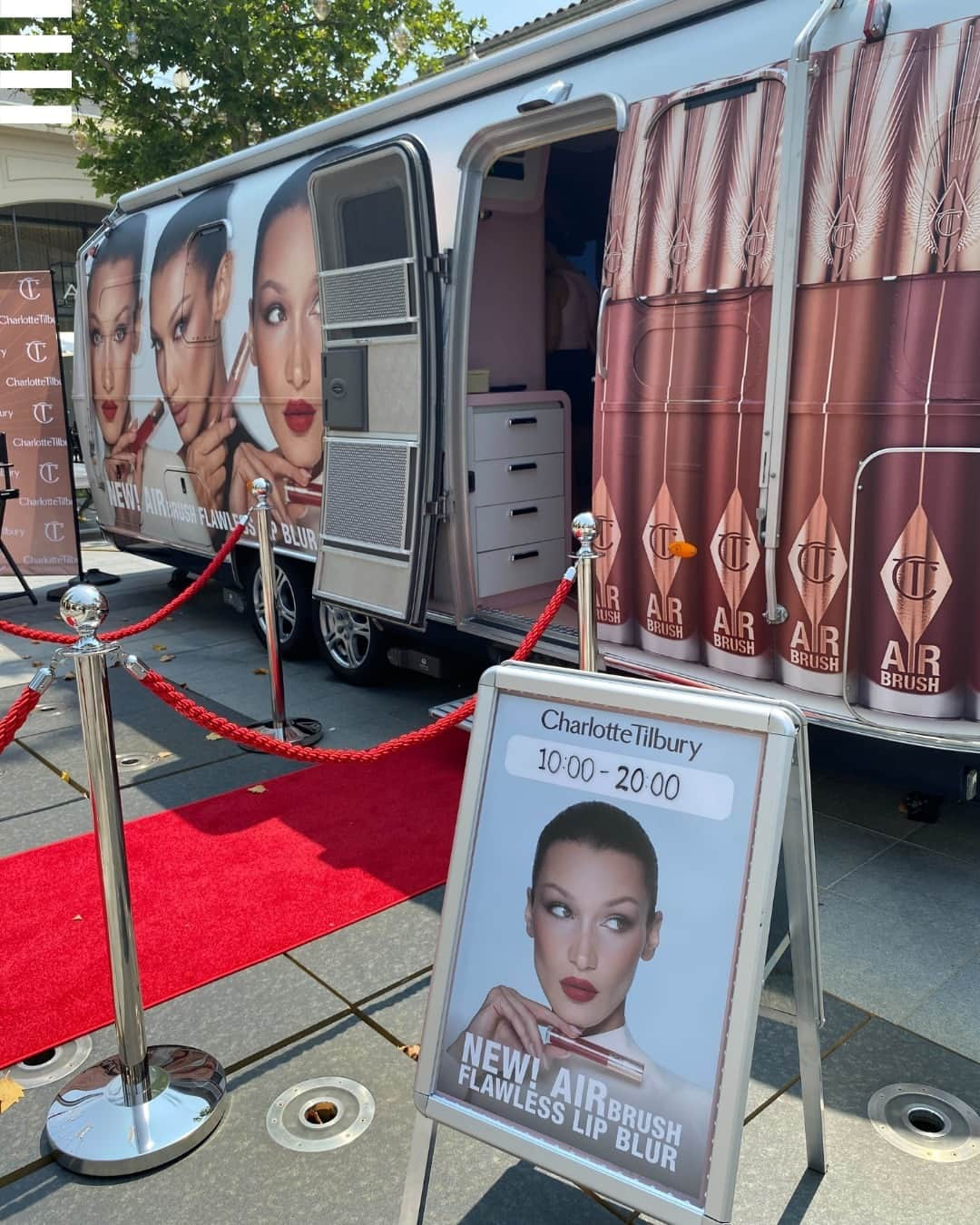 セフォラさんのインスタグラム写真 - (セフォラInstagram)「Darlings ! Jusqu’au 2/07, @charlottetilbury vous donne rendez-vous au sein de son pop-up Airbrush à Cagnes-Sur-Mer, à proximité de votre magasin Sephora, pour découvrir la nouveauté Airbrush Flawless Lip Blur et obtenir un look digne de @bellahadid 💗⁣ ⁣ Prenez rendez-vous dès maintenant sur sephora.fr et l'app Sephora ! ⁣ Uniquement chez Sephora.⁣  #SephoraFrance #SephoraLovesCharlotteTilbury #Makeup」6月30日 0時30分 - sephorafrance