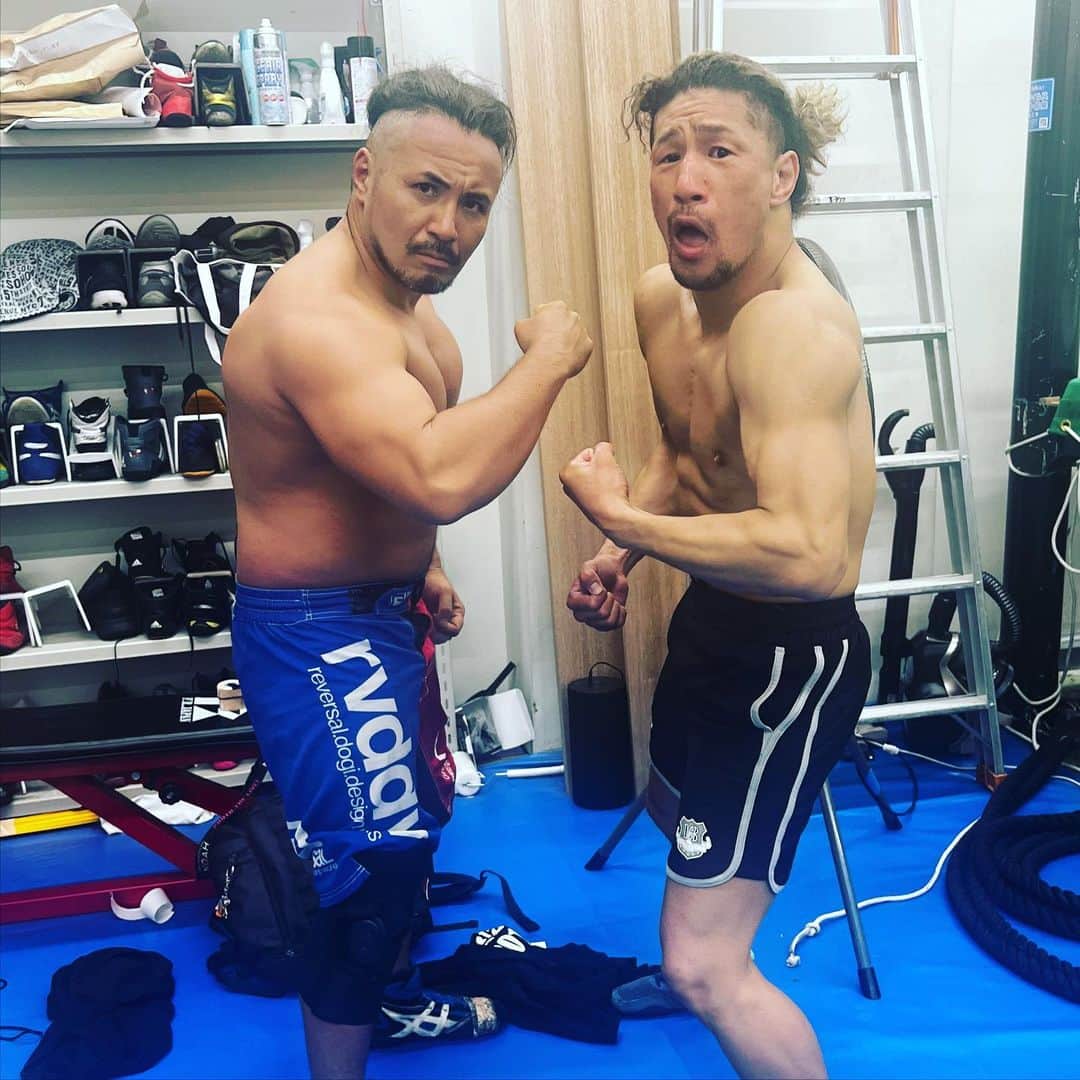 のインスタグラム：「前口さんとわし。試合で当たると戦慄のローキック怖過ぎたわ。タッグ組めるのは最高だぜ😀」