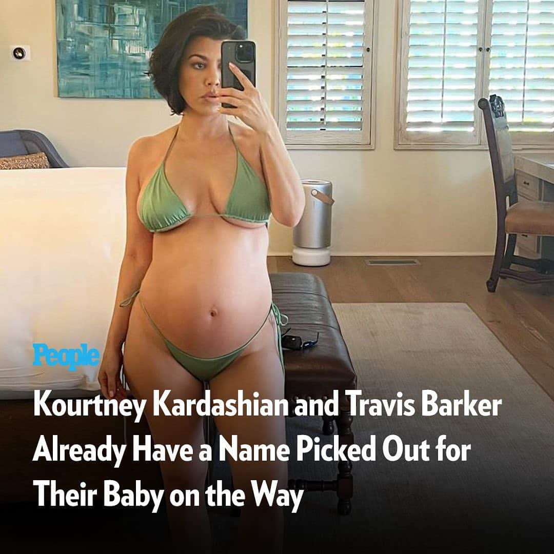 People Magazineさんのインスタグラム写真 - (People MagazineInstagram)「Kourtney Kardashian Barker and Travis Barker are getting closer to welcoming their first baby together! 🍼 The Kardashians star shared a new set of maternity photos that included a new look at her baby bump progress — and eagle-eyed fans were quick to notice a comment he left on the post. 👀  Read the full story at the link in our bio. | #Regram @kourtneykardash」6月30日 0時46分 - people