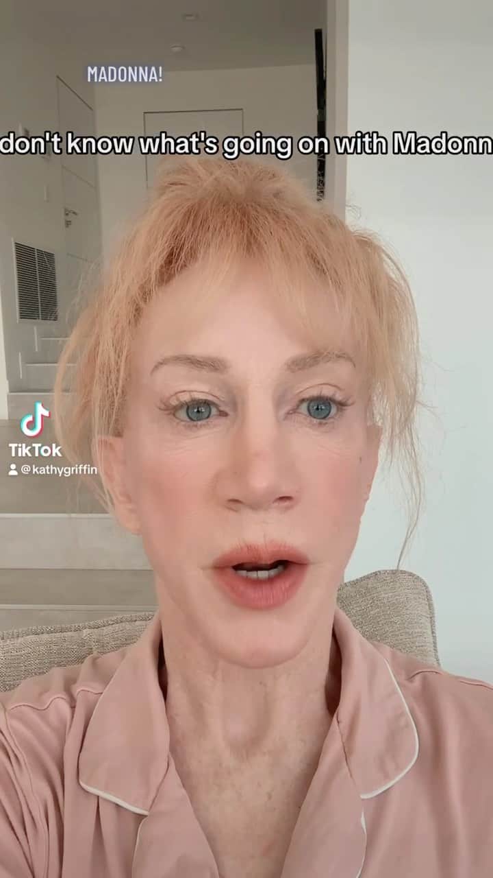 キャシー・グリフィンのインスタグラム：「Just a few words about #Madonna.」