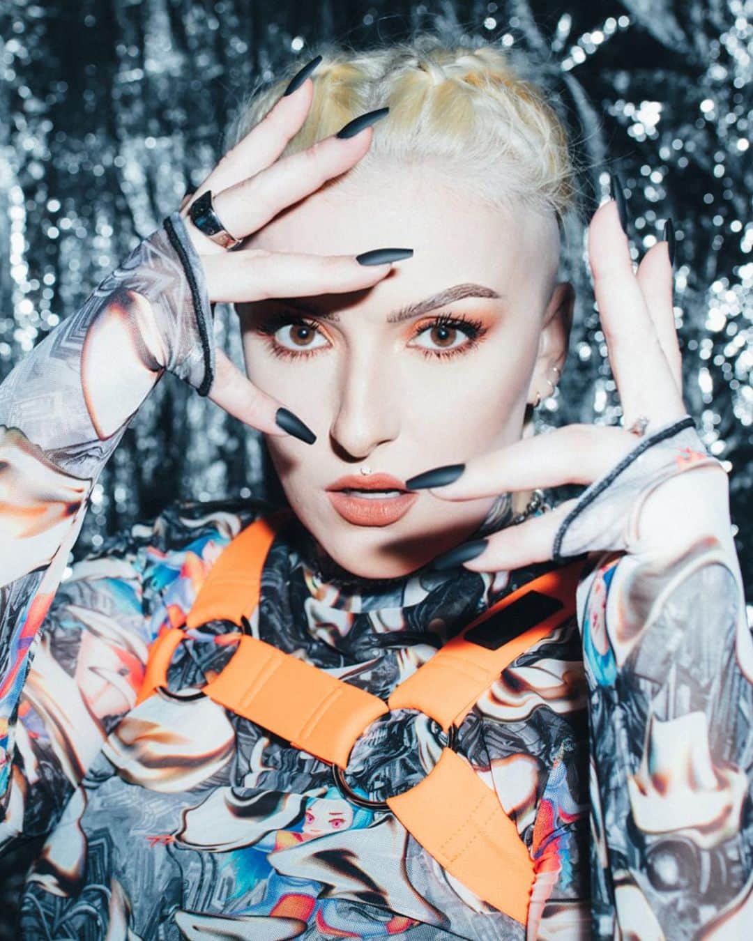 Kerrang!のインスタグラム：「“This album was the most cathartic, therapeutic thing we could have done” 🖤  It’s been a tough few years for Vexed’s Megan Targett. But in tackling topics of grief and pain head-on with raging second album Negative Energy, the alt-metal breakout starts are ready to rebuild 🔗  ✍️: @jingle1991」