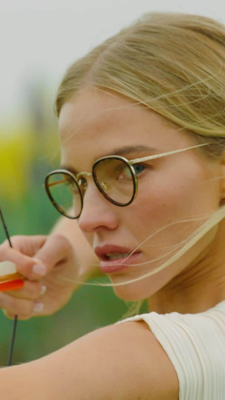 オリバーピープルズのインスタグラム：「Bullseye. Oliver Peoples. ⁠ ⁠ Summer 2023 ‘In Bloom’.⁠ ⁠ Talent: @amalie_gassmann, @sashaluss, @levidylan6⁠ DP: @stevenpriovolos_dp  Style: @christianstroble  Photo: @jackwaterlotstudio⁠ Hair: @rickyfraserhair⁠ Makeup: @loftjet Production: @photobombproduction, @johnny_pascucci」