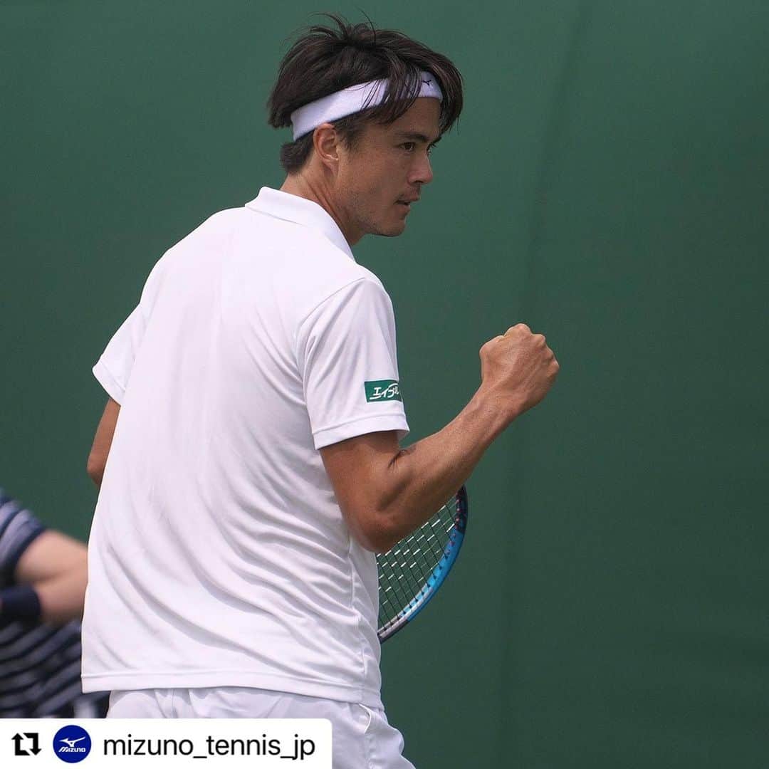 ダニエル太郎のインスタグラム：「Challenging loss at the office after a great fight giving my all for 3.5 hrs but…. I got in as a lucky loser and will be playing in the main draw in @wimbledon next week😃 very happy with the effort and will make sure I rest well this weekend   今日3時間半5セットファイトし続けましたが結果は負けでした。悔しかったですがとてもレベルの高いバトルでした。。。残念。。。と思ってたらラッキールーザーで本戦に早速入る事ができました！しっかりリカバリーして来週をたのしみにしています。今週たくさんの応援ありがとうございました！今回の日本人男子の活躍も凄いですね😃」