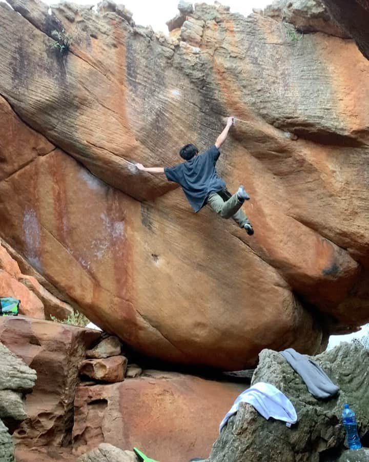 村井隆一のインスタグラム：「5' 6" vs El Corazon Fully spanned on mega classic💎 Far away as usual. Well, it will be alright.  #climbing#bouldering#ボルダリング#rocklands @rokdo_team @frictionlabs @organicclimbing @unparallelup @rockmasterhq @team_edelrid @clover_resole @climbskinspain @urban_basecamp_shinjuku @basecamp.import @basecamponlineshop」