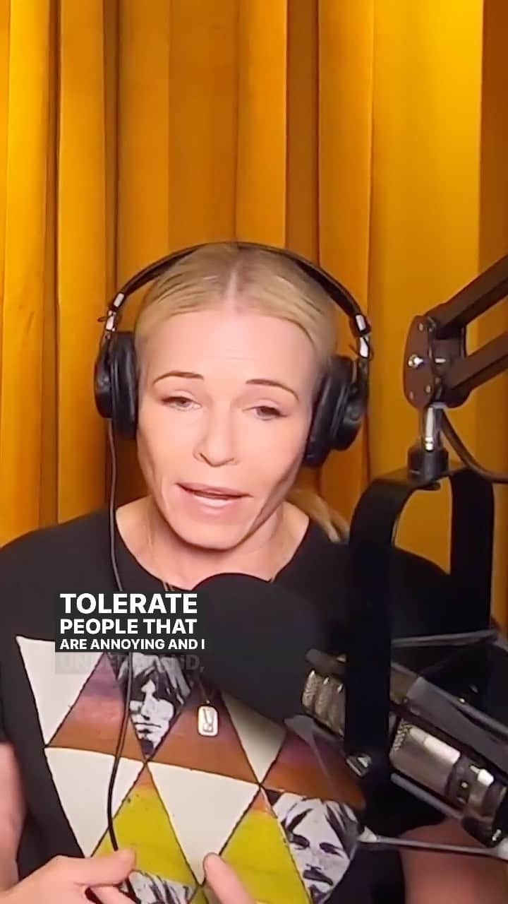 チェルシー・ハンドラーのインスタグラム：「Let’s sit and think about this. New episode of Dear Chelsea out now.」