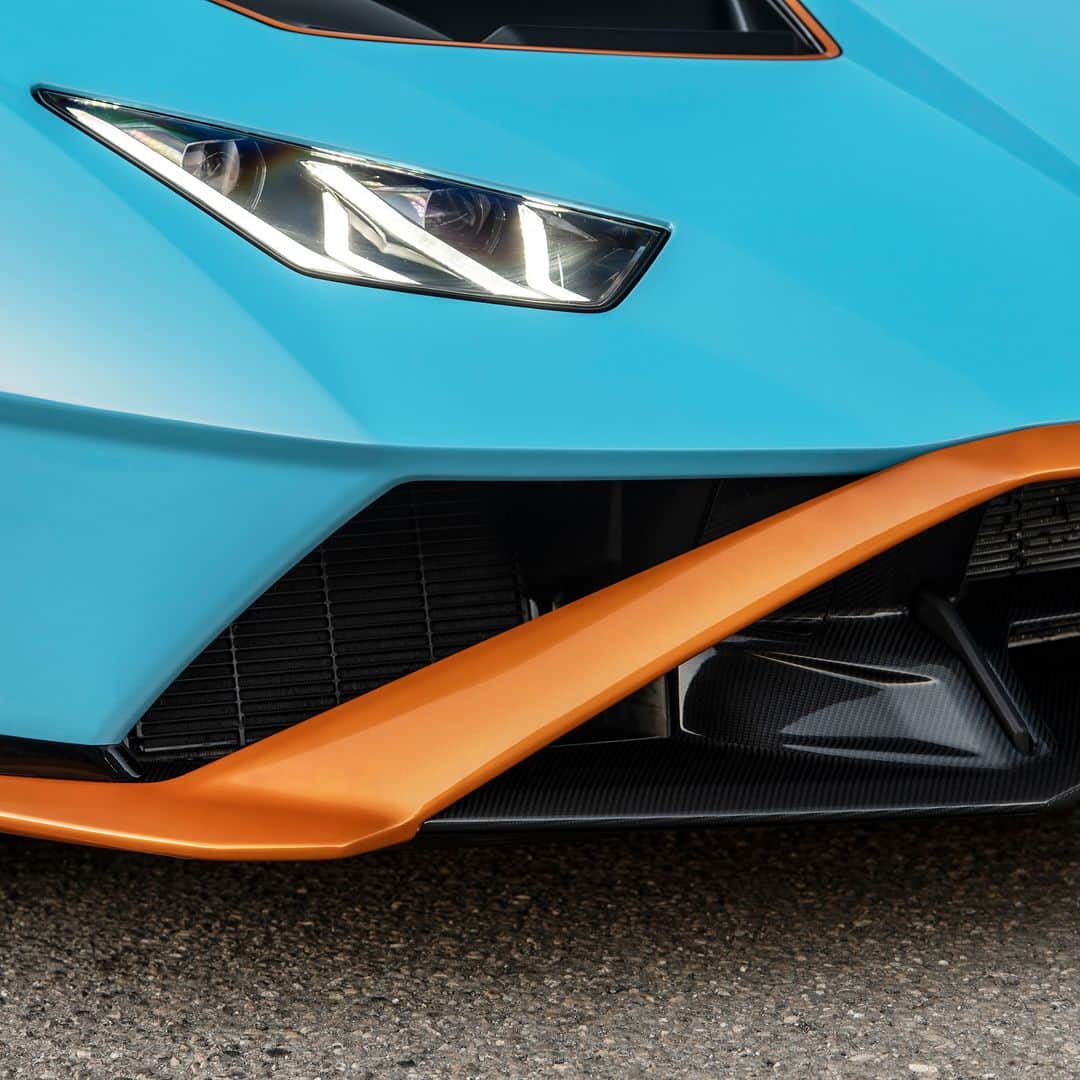 ランボルギーニさんのインスタグラム写真 - (ランボルギーニInstagram)「Even when you're on the road, you never really leave the track. This is how Huracán STO makes you feel. Pure Lamborghini DNA. Pure motorsport experience.  #Lamborghini #HuracanSTO #BasedOnATrueStory __ Huracán STO: fuel consumption combined 13.9 l/100km; CO2-emissions combined 331 g/km (WLTP EU27)」6月30日 1時00分 - lamborghini