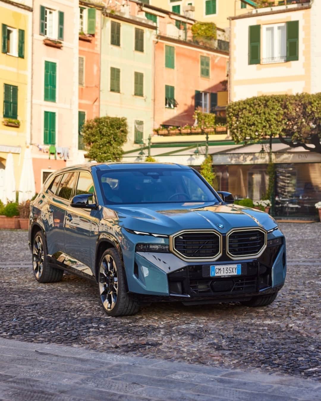 BMWさんのインスタグラム写真 - (BMWInstagram)「Italian Riviera never looked so grand 📍🇮🇹  The BMW XM . #BMWXM #BMW #BMWM #MHybrid #MPower __ BMW XM : Combined fuel consumption, weighted: 1.6–1.4 l/100 km. Combined power consumption, weighted: 35.8–32.9 kWh/100 km. Combined CO2 emissions, weighted: 36–32 g/km. All data according to WLTP. Further info: www.bmw.com/disclaimer」6月30日 1時00分 - bmw