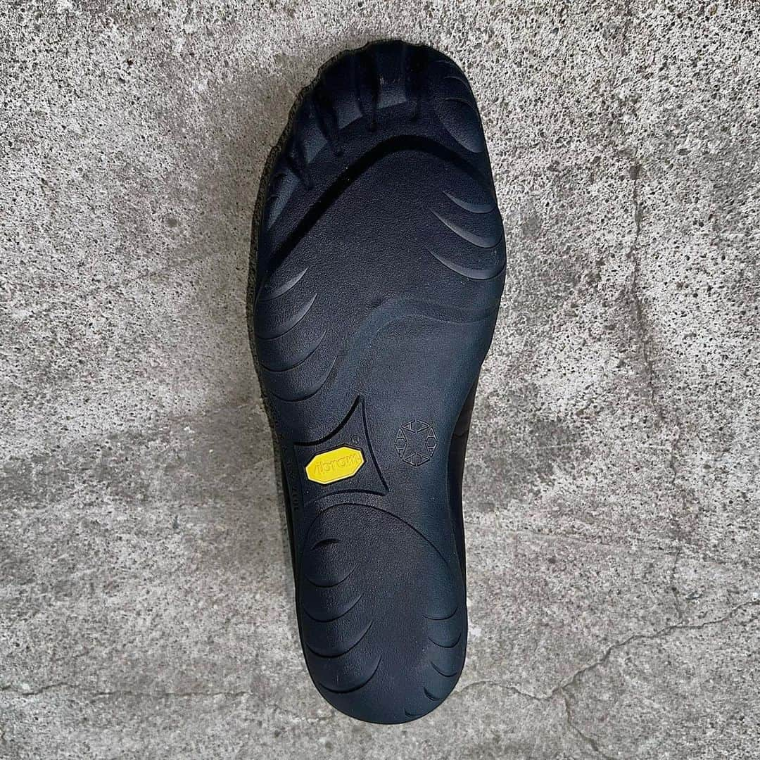 ビブラムのインスタグラム：「Specifically designed for @alyxstudio, this sole recalls the natural shapes of the foot and the iconic @vibramfivefingers Original sole, thanks to its minimalistic design,  provinding the optimal compromise between durability and grip.  Via @alyxstudio   #Vibram #ConfidenceInEveryStep #YourConnectionToEarth」