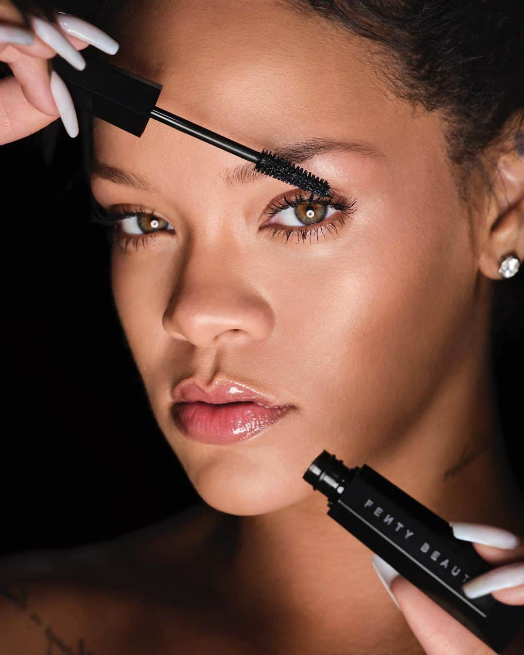 リアーナさんのインスタグラム写真 - (リアーナInstagram)「LASHES lashes L@$h€s   #HellaThiccMascara @fentybeauty」6月30日 1時14分 - badgalriri