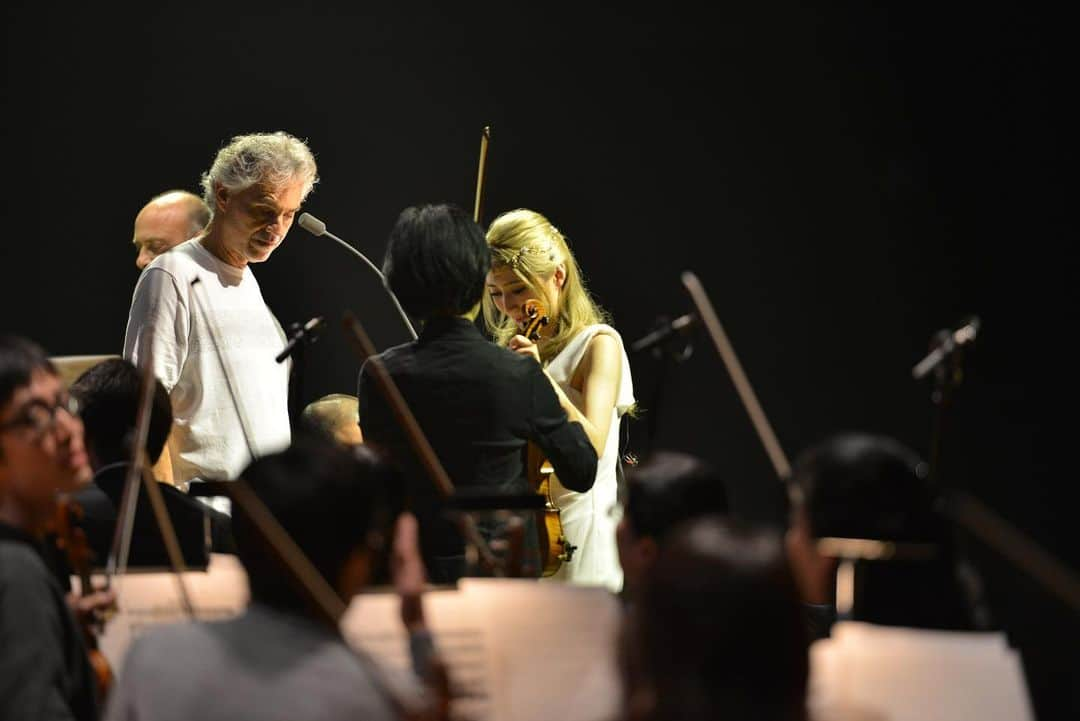 サラ・オレインさんのインスタグラム写真 - (サラ・オレインInstagram)「Time to Say Goodbye  Con Andrea Bocelli partirò    #FBF #flashbackfriday #AndreaBocelli #アンドレアボチェッリ #Armani #アルーマニ」6月30日 1時29分 - sarahalainn