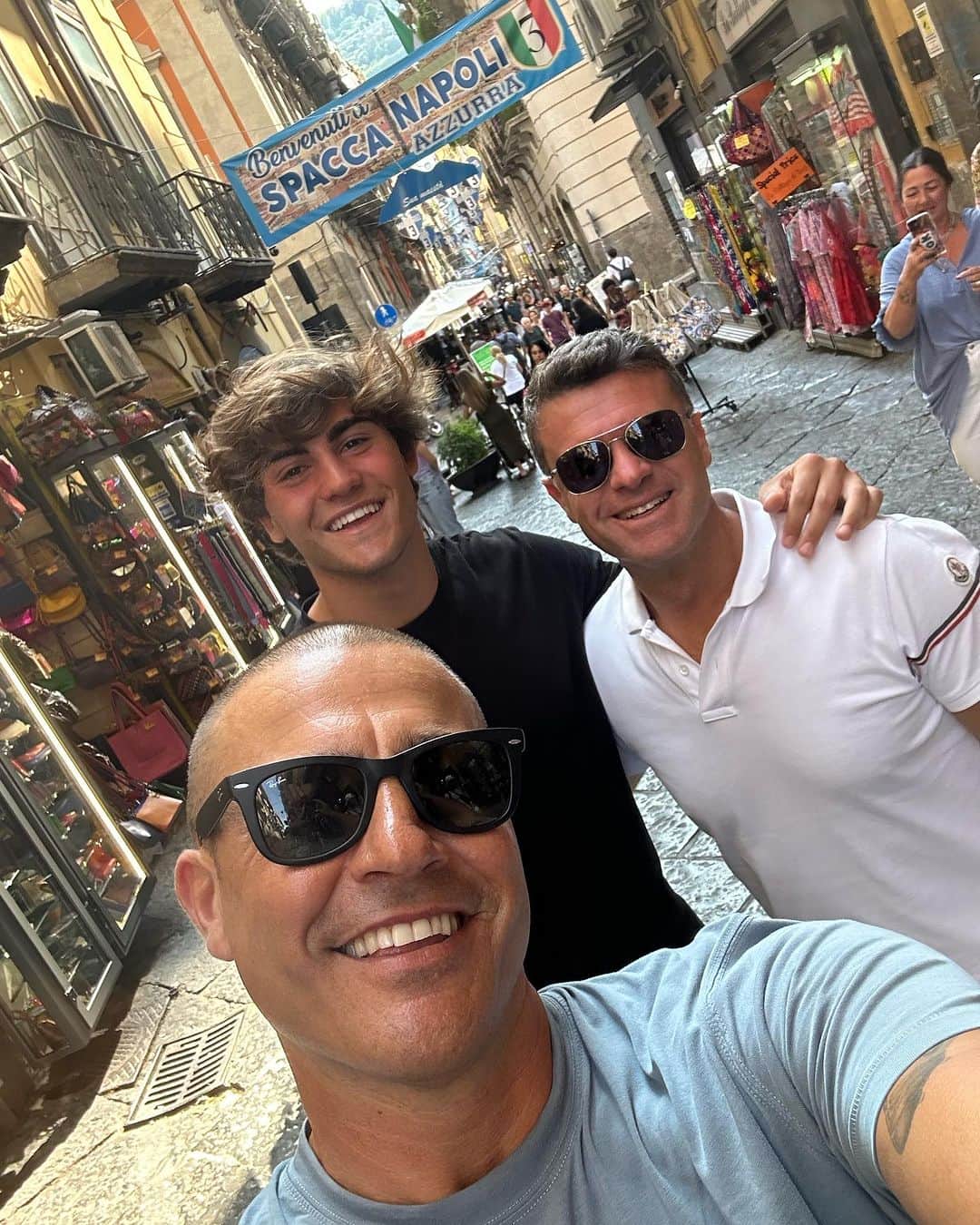 ファビオ・カンナヴァーロのインスタグラム：「In giro per la città….#napoli 💙」