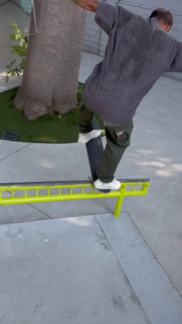 マニー・サンティアゴのインスタグラム：「Rasenshuriken Noseblunt - @isra5000」