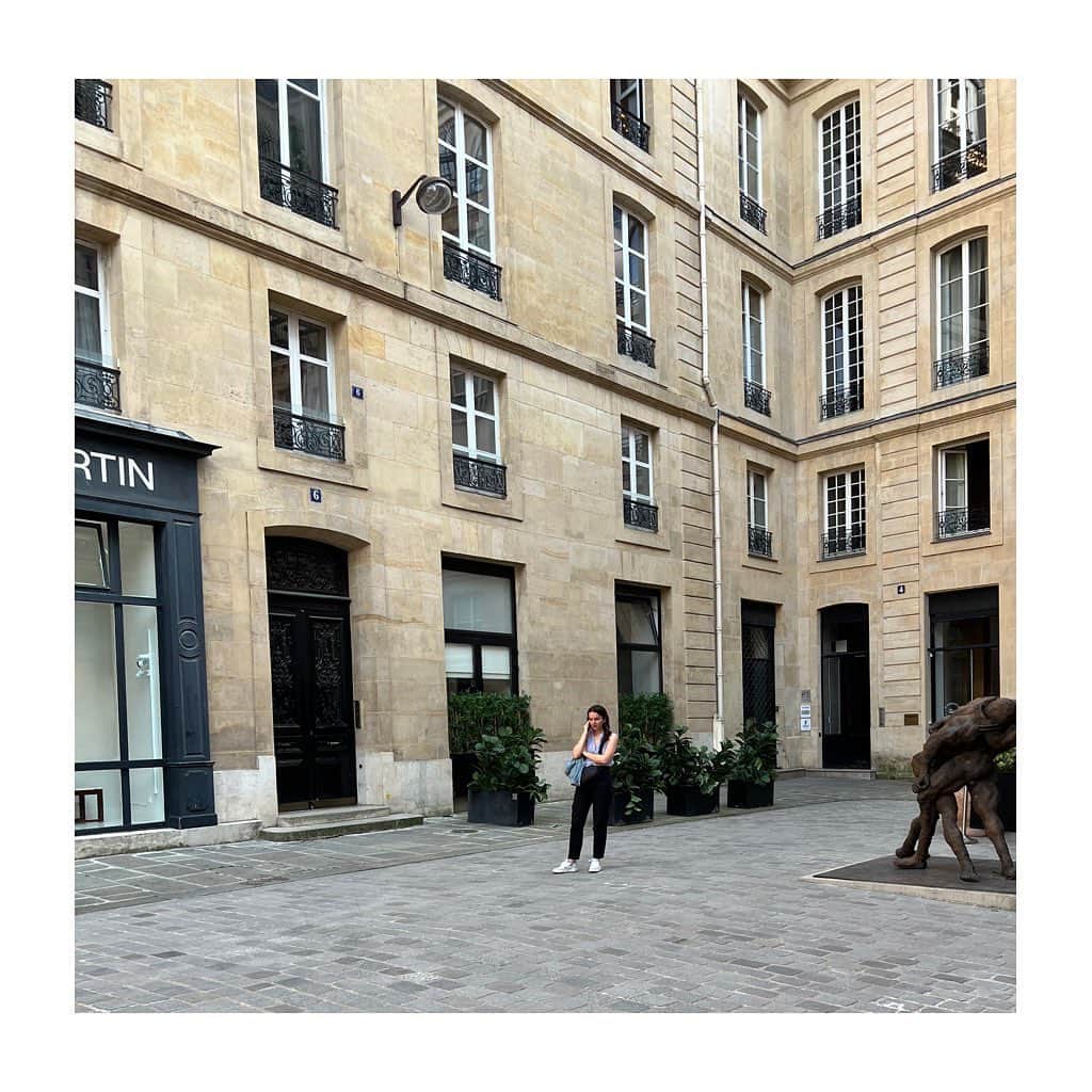 稲沢朋子さんのインスタグラム写真 - (稲沢朋子Instagram)「エミリーパリに行く🎬 ［EMILY IN Paris ］ エミリーのオフィスの入口やカフェを体感して 感動🥺✨❤️  #Paris #emilyinparis #巡り #🇫🇷 #アイテムタップしてね」6月30日 1時26分 - ina_tomo