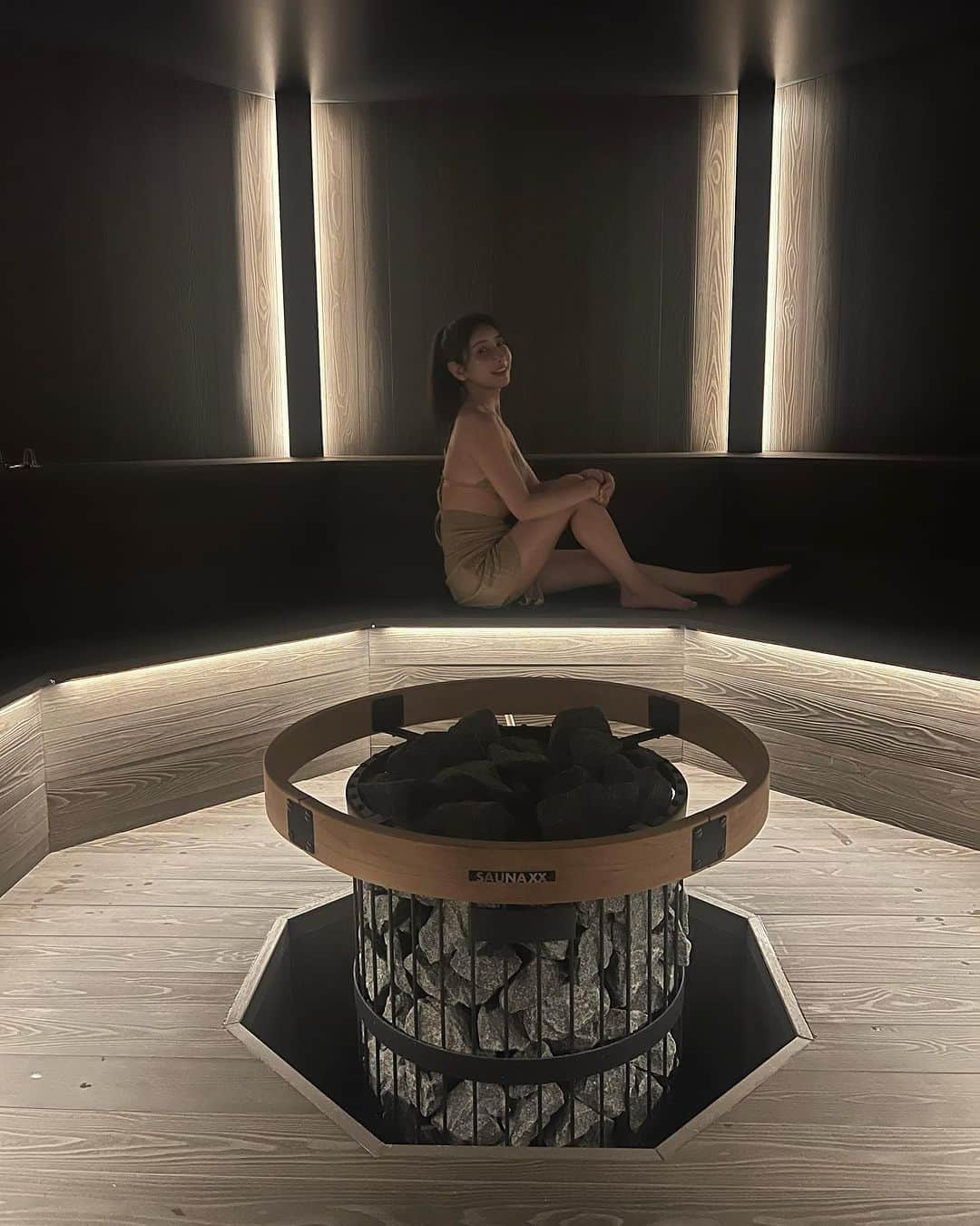 亜里沙さんのインスタグラム写真 - (亜里沙Instagram)「@sauna_xx_  will be opening✨ 7/1にオープンするサウナエックスの 体験に伺いました✨ 普段はメンズ専用のサウナになるそうです🧖‍♀️ 目黒駅のすぐ近く、 QRコードで受付が出来て、 サクッと汗を流すのに良さそう〜！✨  3セットして帰ってぐっすり眠れました💤 昔は3分入るのもきつかったのに成長した✨笑 目黒で美味しいもつ鍋も食べて幸せでした🤤🍲  #sauna #サウナ #三溫暖」6月30日 1時36分 - alisa_0302