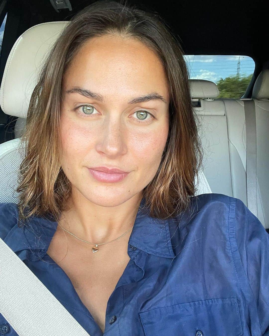 ズザンナ・ヤカボスのインスタグラム：「🚙」
