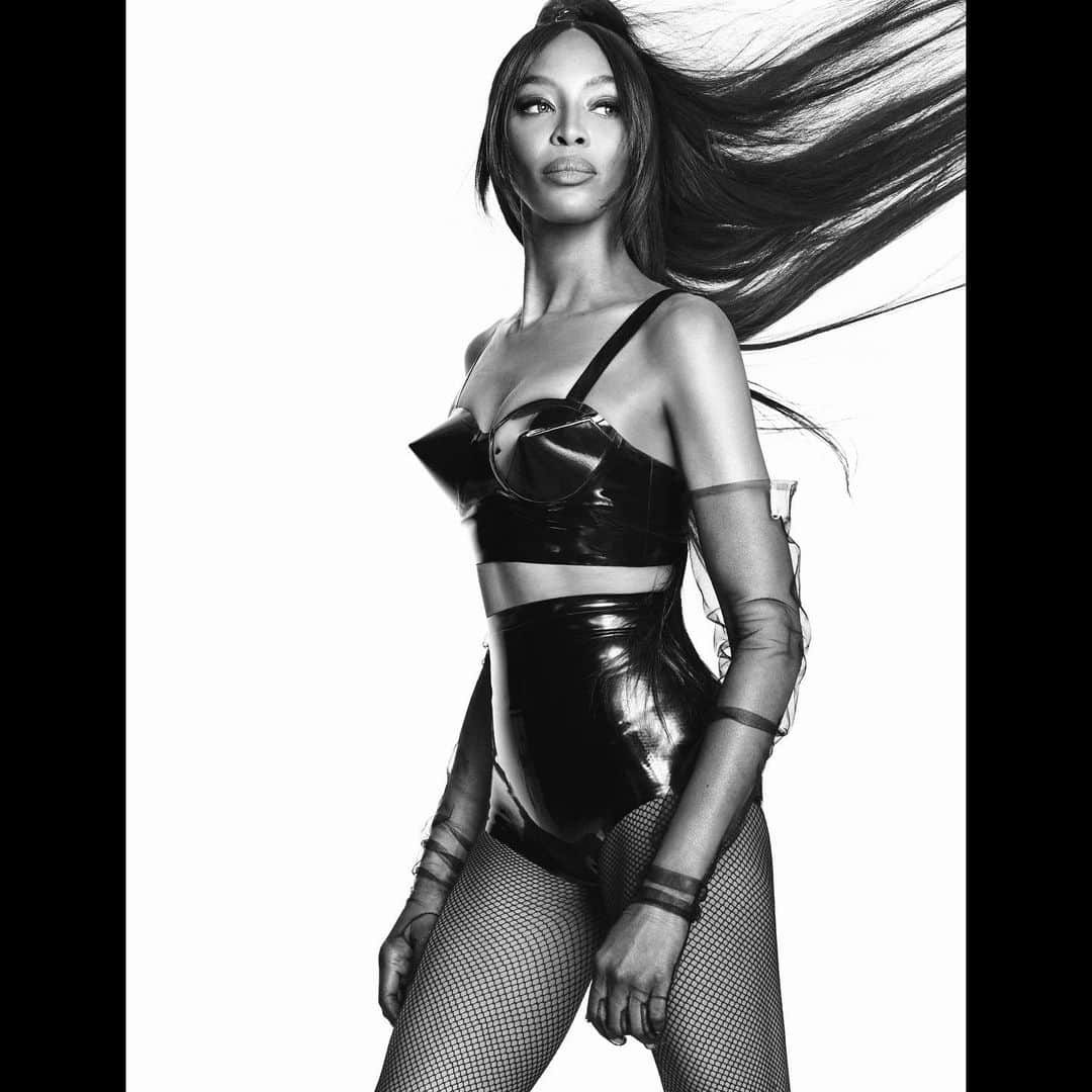 ルイージ&イアンゴのインスタグラム：「The stunning Naomi ♥️ @naomi rocks the extraordinary @maisonmargiela by @jgalliano for @dustmagazine @luigiandiango @luigimurenu @lorenzo_barcel @anglomamakeup @michael_philouze @2bmanagement」