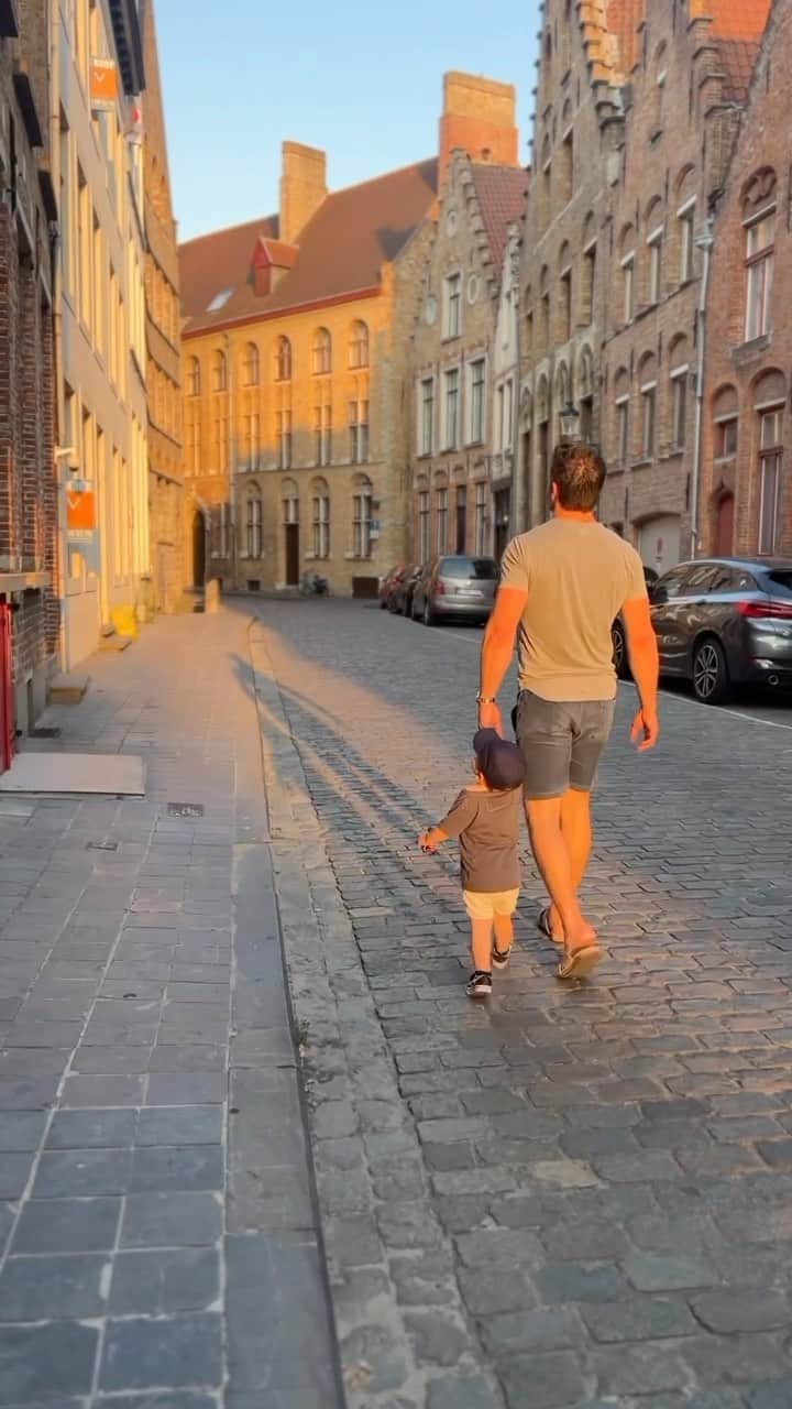ブラント・ドーハティのインスタグラム：「Bruges, Belgium. @hotelsablonbruges #bruges #brugge」