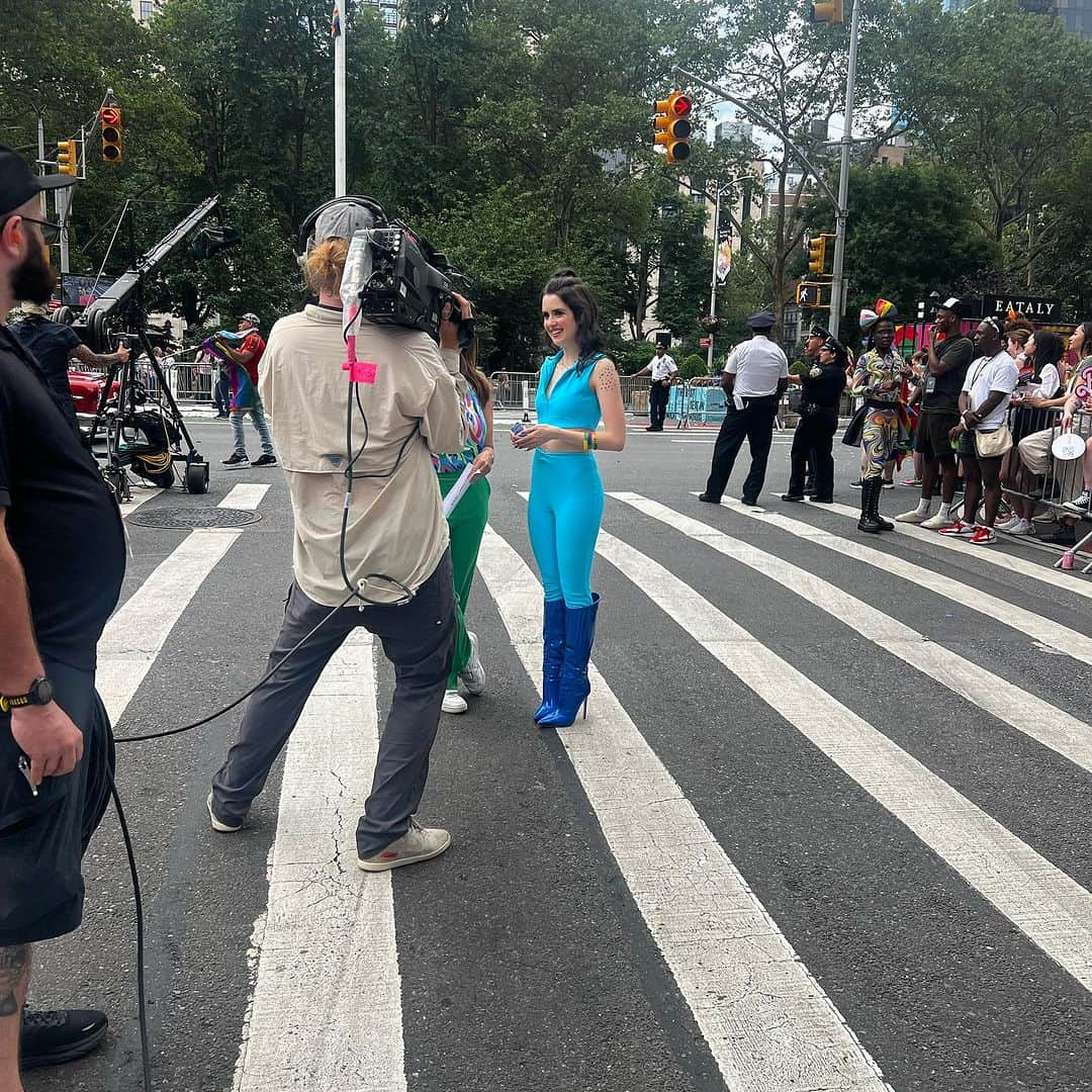 ローラ・マラノさんのインスタグラム写真 - (ローラ・マラノInstagram)「New York knows how to do pride 🏳️‍🌈❤️😊」6月30日 1時48分 - lauramarano