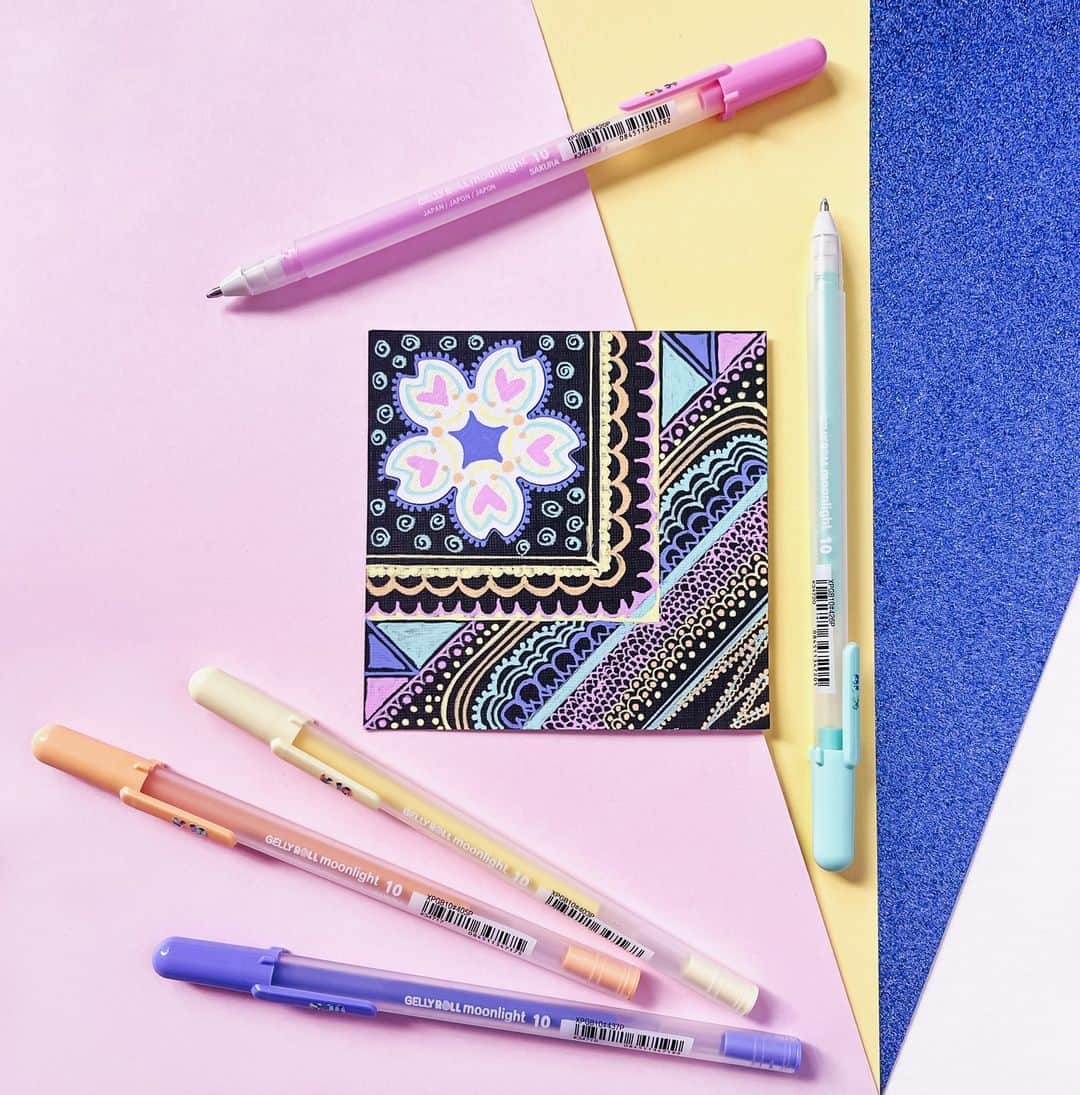Sakura of America（サクラクレパス）のインスタグラム：「Did you know our new Pastels come in our size 10 nib? It's one of our most popular nib sizes and will help you write or draw with smooth, opaque coverage while you create.   Learn more about our new colors by visiting the link in our bio!」