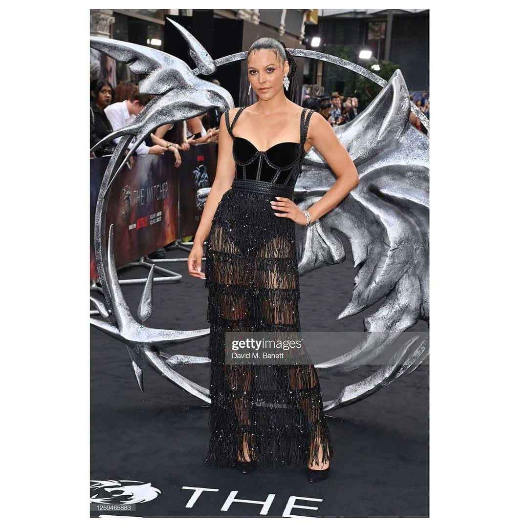 メシア・シムソンさんのインスタグラム写真 - (メシア・シムソンInstagram)「The Witcher Season 3 Premiere 🧝🏼‍♀️  A massive thank you to my talented glam team who helped put together yesterdays look ♥️  Stylists - @najats & @harrietnicolsonstylist   Hair - @nicola_harrowell   Makeup - @minnie_mua   Facial - @dthomasclinic   Dress - @aadnevikofficial  Jewellery - @bulgari  Shoes - @gianvitorossi  Bag - @newbottega via @cocoonclub」6月30日 1時58分 - meciasimson