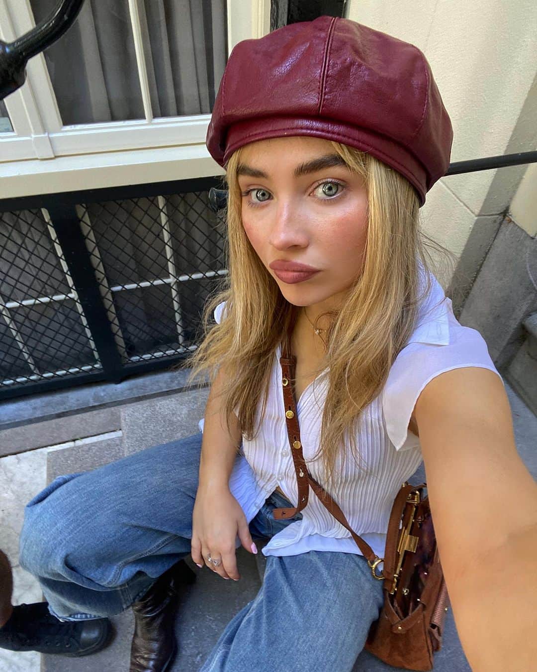 サブリナ・カーペンターのインスタグラム：「Brussels, Amsterdam, Cologne +Berlin ily and i can’t wait to come back 💌💌  up next is …… Paris :’’))))」