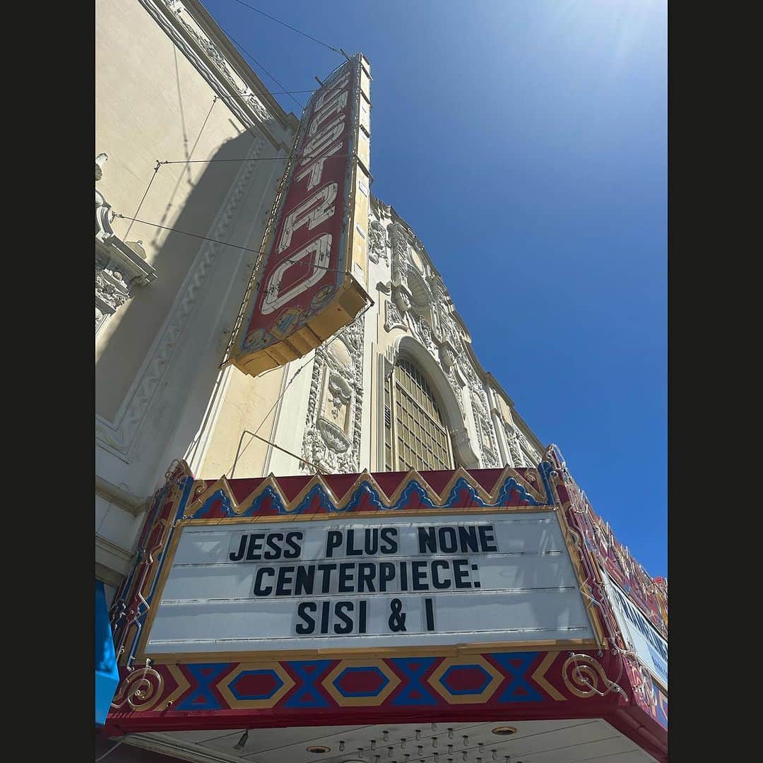 テイト・エリントンさんのインスタグラム写真 - (テイト・エリントンInstagram)「Thank you to @framelinefest for including @jessplusnone in your amazing festival. Thank you to @the_castro_theatre for hosting us. Thank you @mandyfab for allowing me the privilege to be a part of this film.❤️  On a personal note it was truly an honor to be a part of a film that celebrates the LGBTQ+ community, at a festival that celebrates the LGBTQ+ community, in an iconic theater of the LGBTQ+ community, in a city that is the LGBTQ+ community.  As pride month comes to a close I just want to say to everyone: LGBTQ+ individuals EXIST. LGBTQ+ individuals have ALWAYS existed. LGBTQ+ individuals WILL ALWAYS exist. I love you. I will always support you and stand with you. Thank you for being exactly who you are. ❤️🌈🌈🌈  PS: this is without a doubt a cast and crew of family. I have truly never felt more at home than with this group of people. Love y’all. #pride #pridemonth #gaypride #lgbt #jessplusnone」6月30日 2時02分 - tateellington
