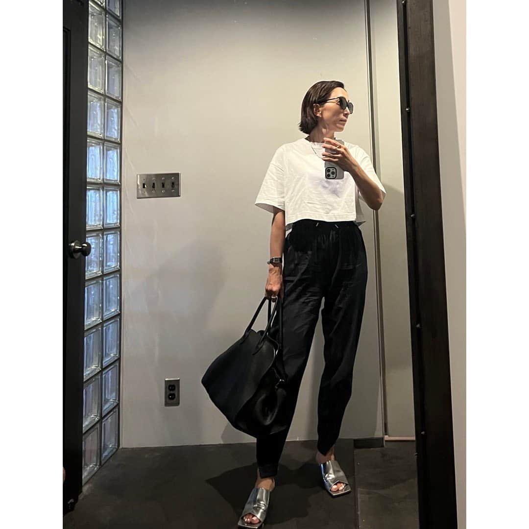 高橋志津奈のインスタグラム：「いつかのコーデ❤︎ . スポーティーだからサンダルヒールで、リングはキラキラ✨時計も忘れずに❤︎ . #shizunascoordinate」