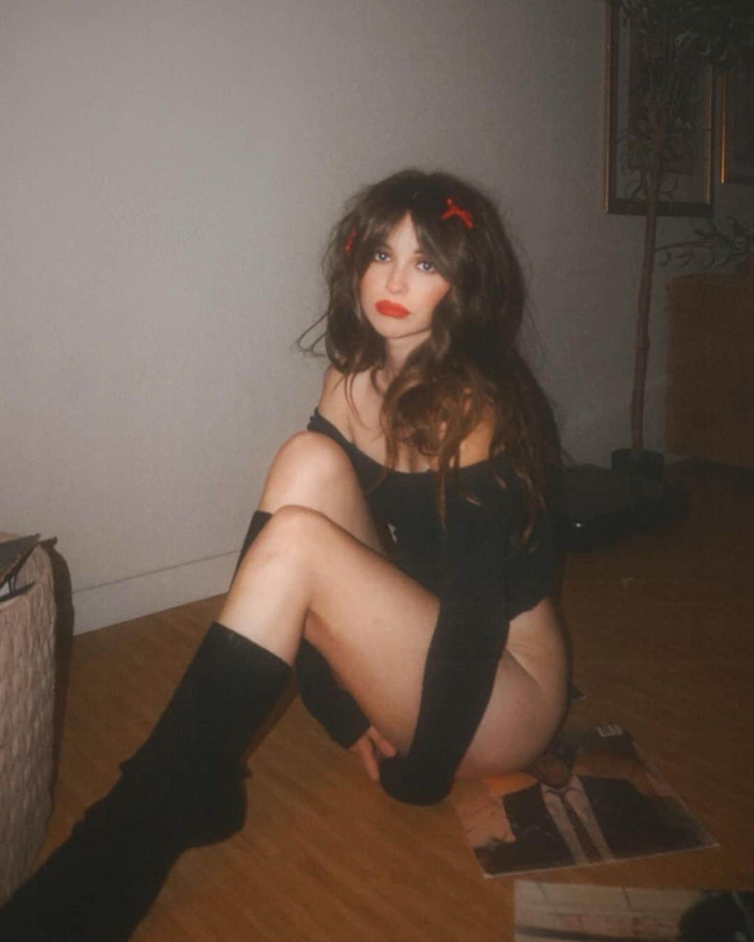Acacia Brinleyのインスタグラム：「Oh not much, just yearning, wbu? ❤️🗡️」