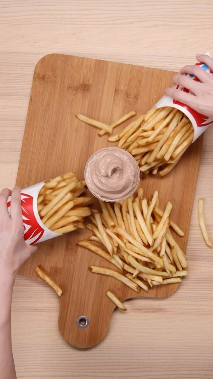 ウェンディーズのインスタグラム：「Your butter board could never」